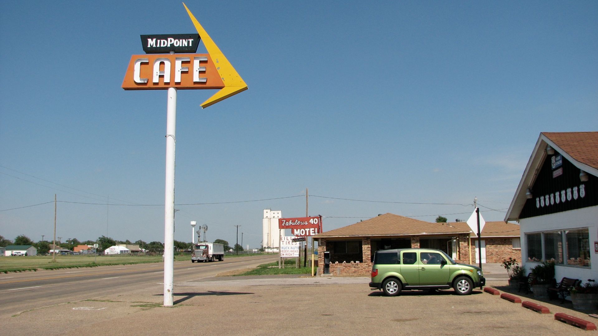 File:US66 midpoint café Adrian TX.jpg