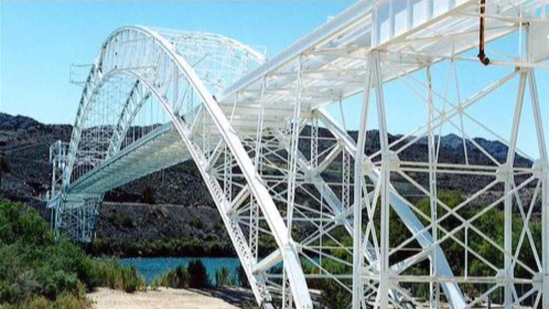 File:Trails Arch Bridge.jpg