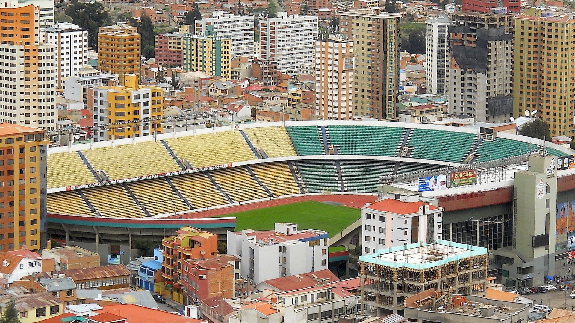 File:Hernando Siles Stadium - La Paz.jpg