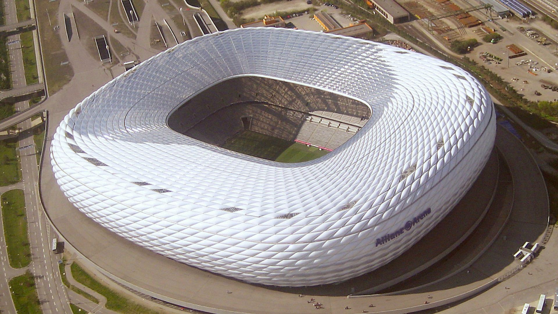 File:München - Allianz-Arena (Luftbild).jpg