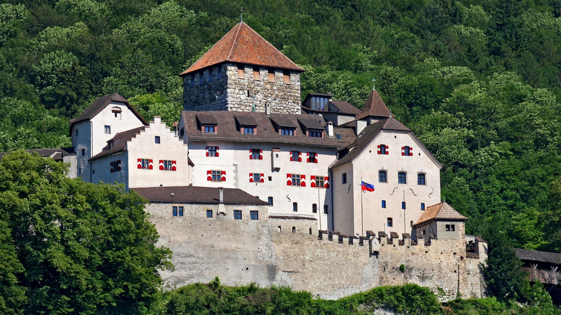 File:Schloss Vaduz (2009).jpg