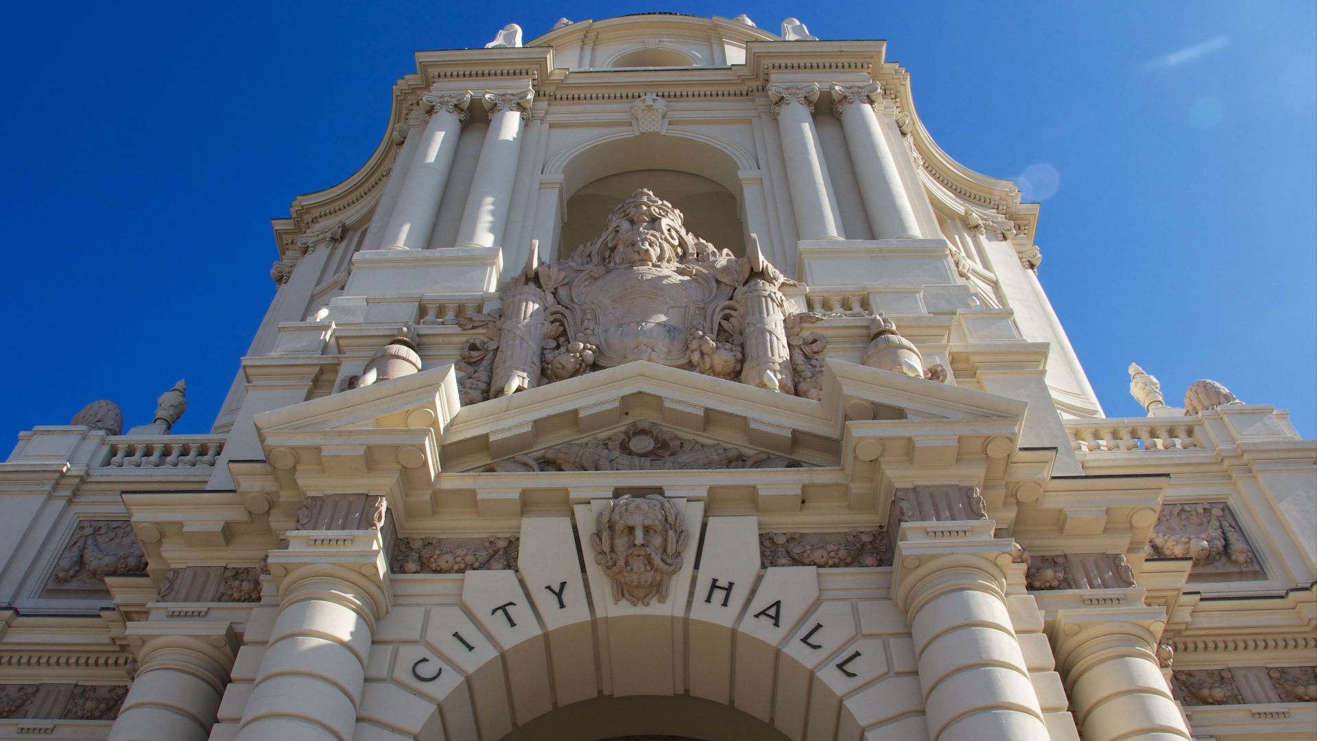 File:Pasadena City Hall 2013 3.jpg