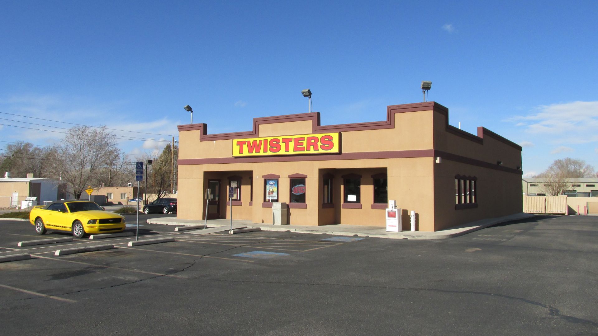 File:Twisters, Isleta Blvd, South Valley NM.jpg