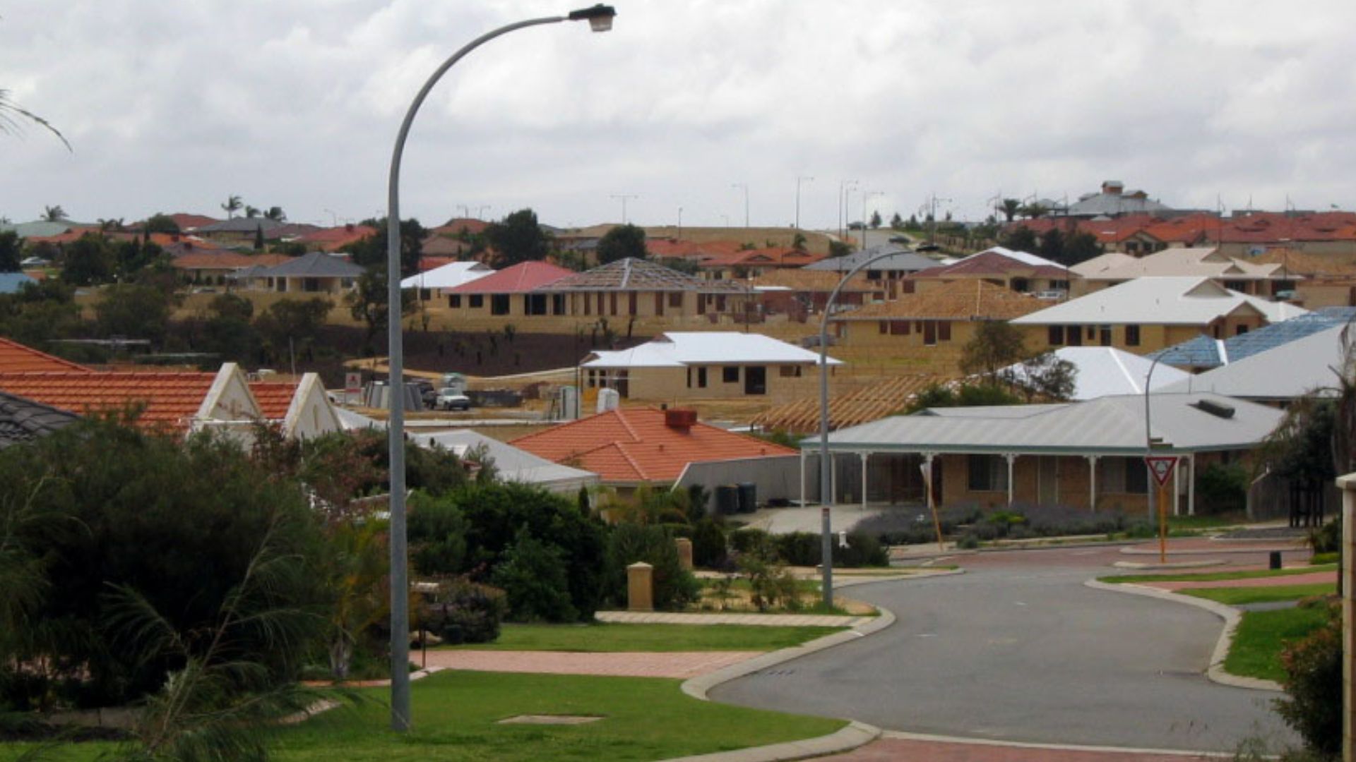 File:OIC Ridgewood suburban 2006.jpg