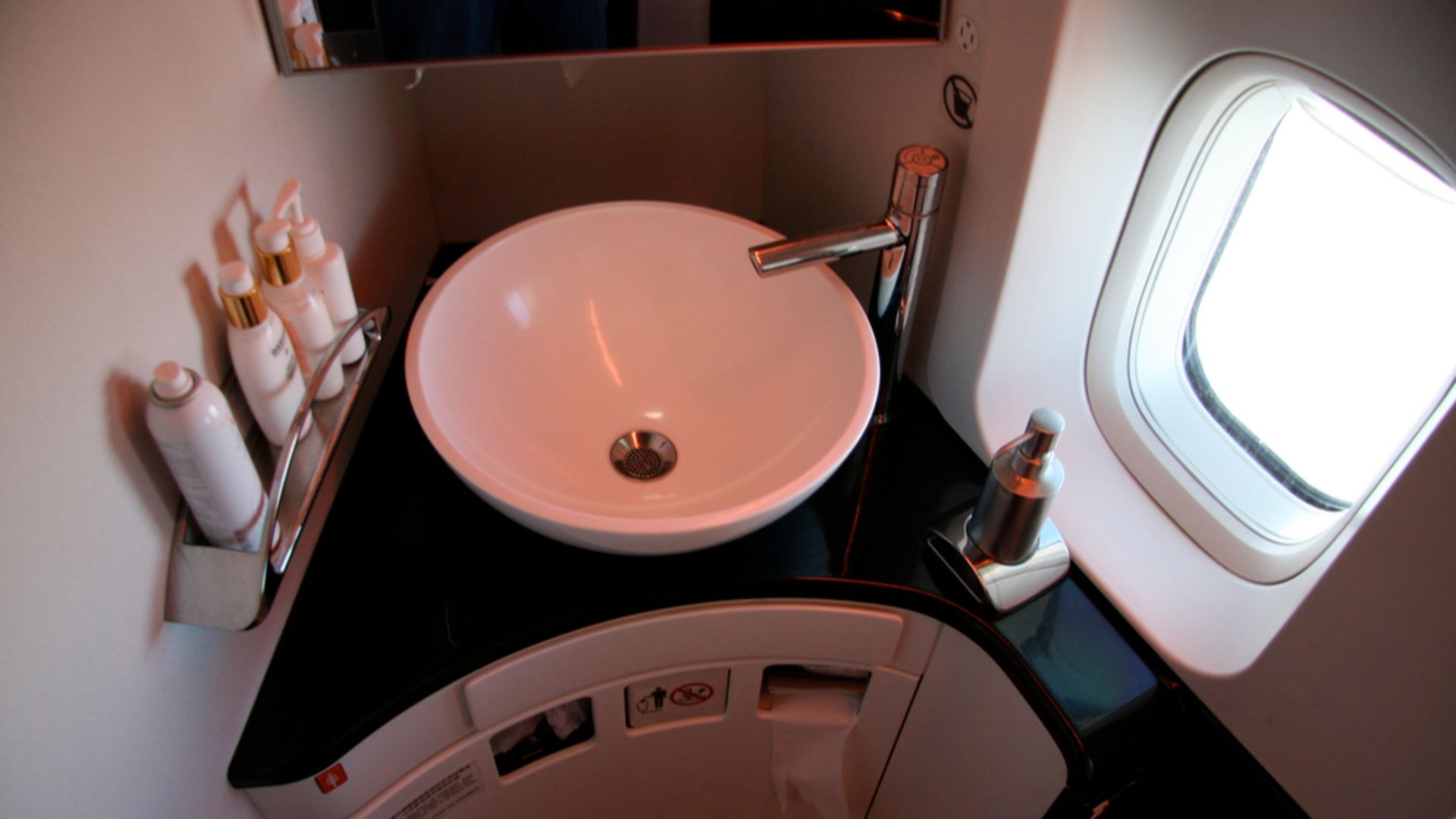 File:CX First Class lavatory.jpg