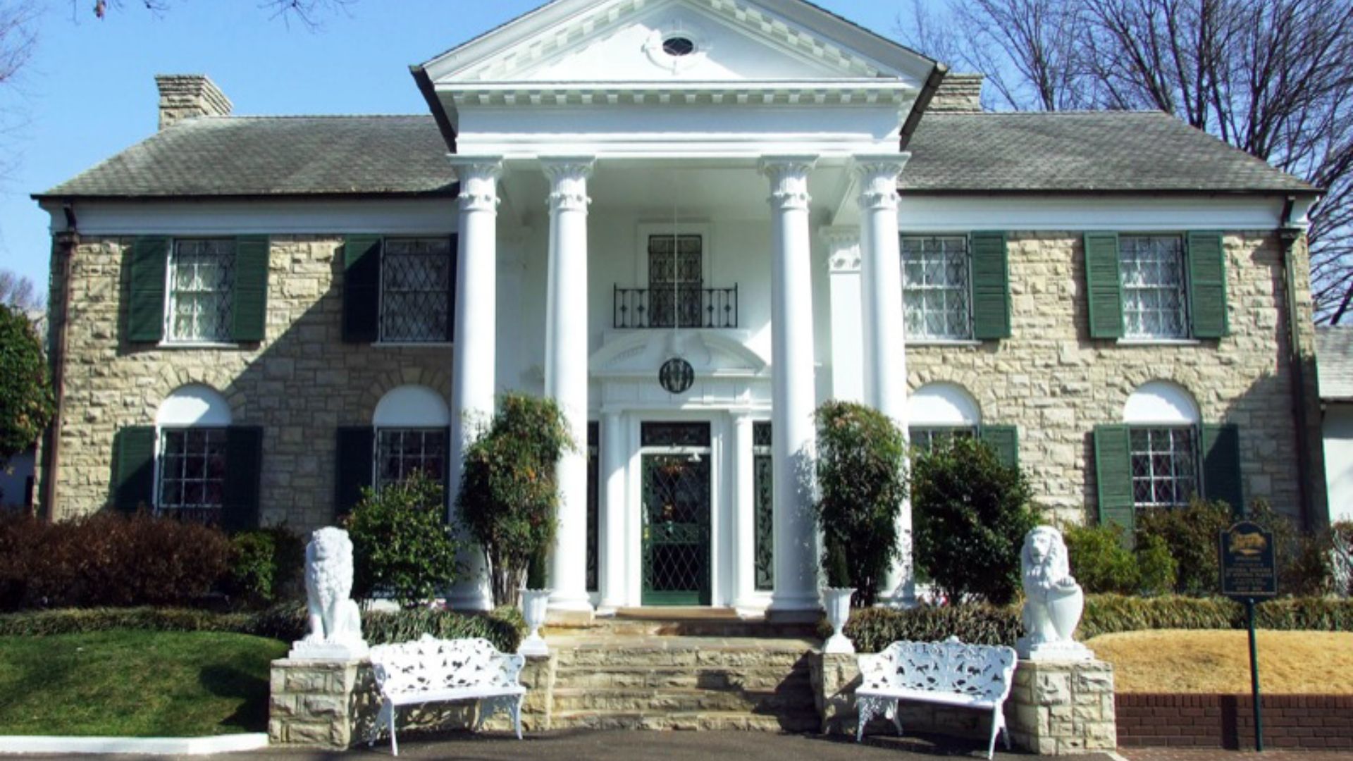 File:Graceland Memphis Tennessee.jpg