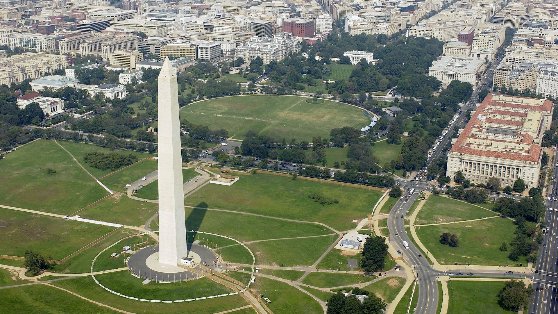 File:WashMonument WhiteHouse.jpg