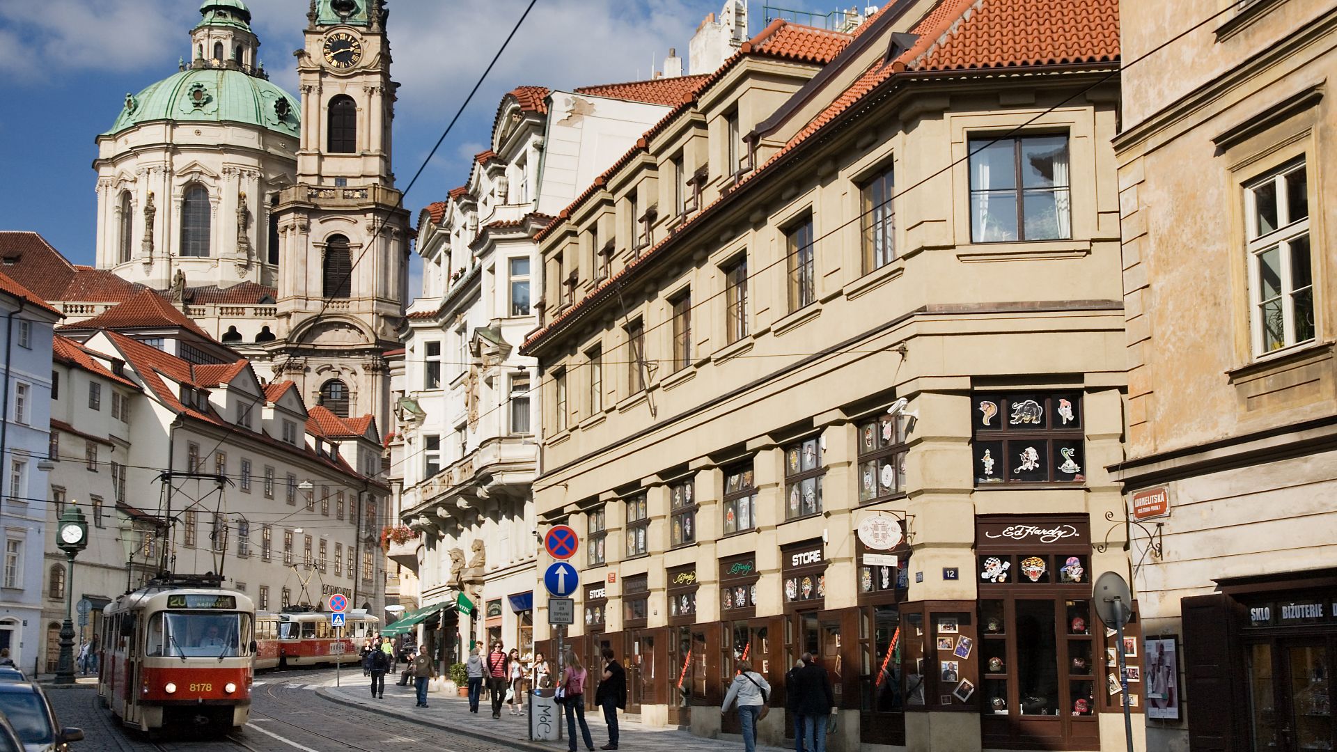 File:Downtown, Prague, Czech Republic - 8176.jpg