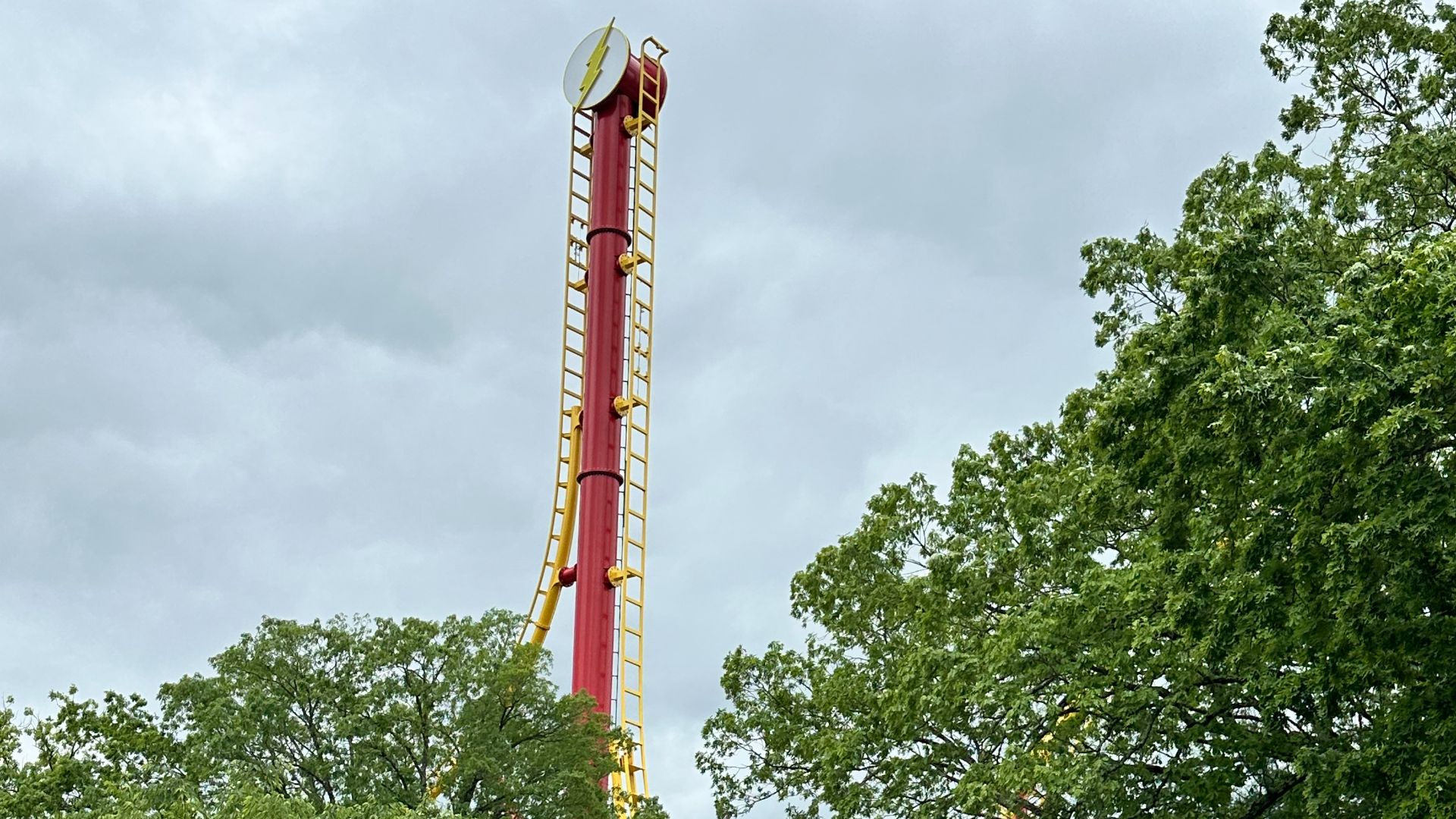 File:The Flash Vertical Velocity (Six Flags Great Adventure) 1.jpg