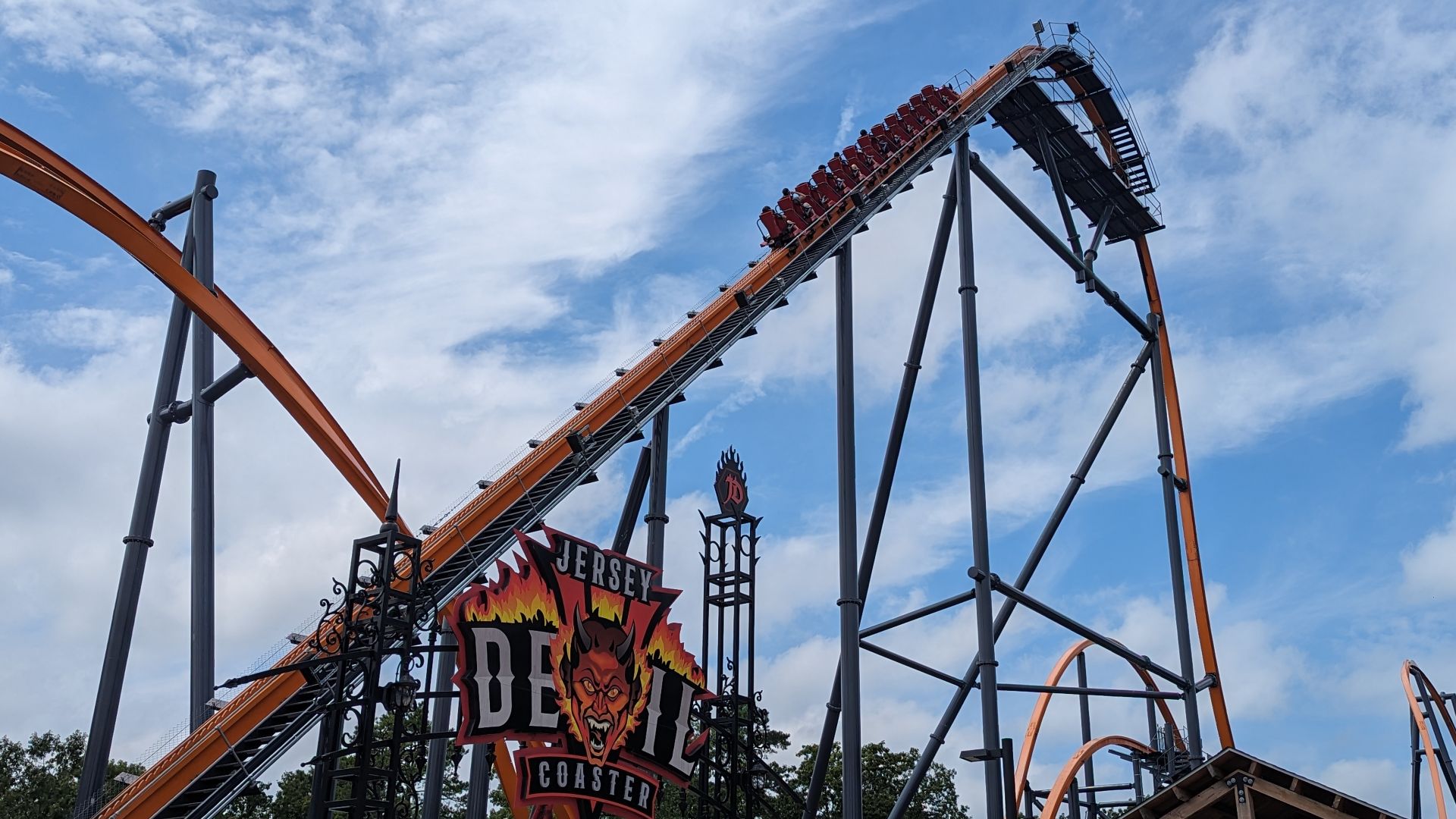 File:Jersey Devil Coaster 1.jpg