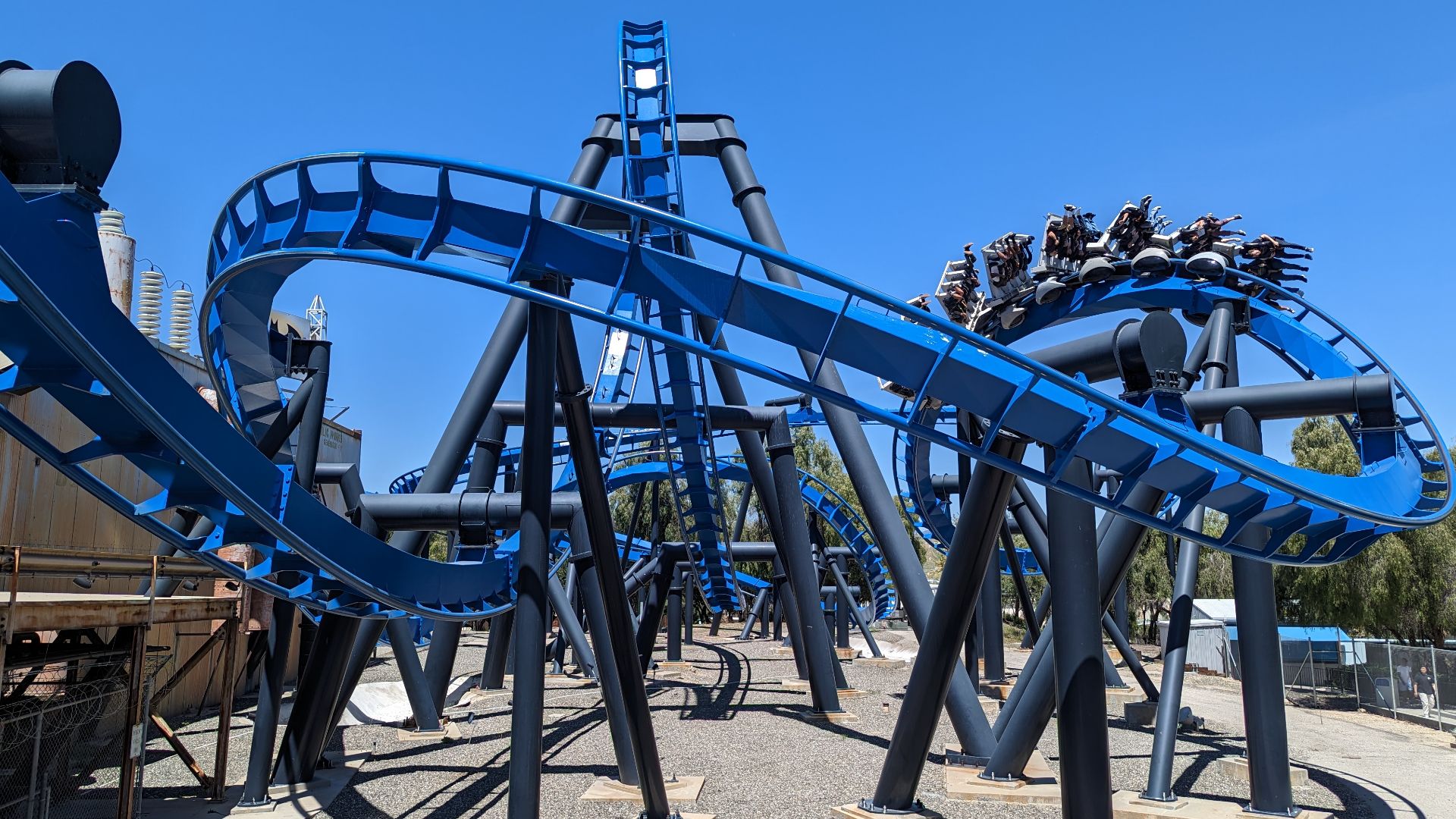 File:Batman The Ride at Six Flags Magic Mountain 16.jpg