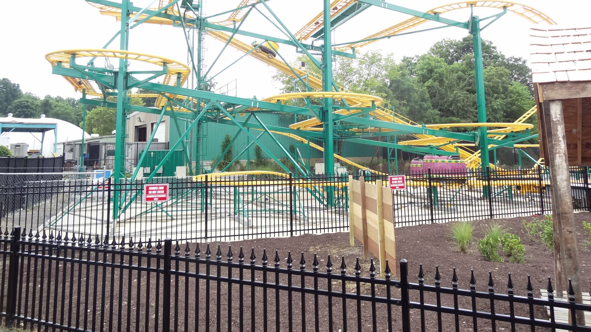 File:Ragin' Cajun (Six Flags America) 1.jpg