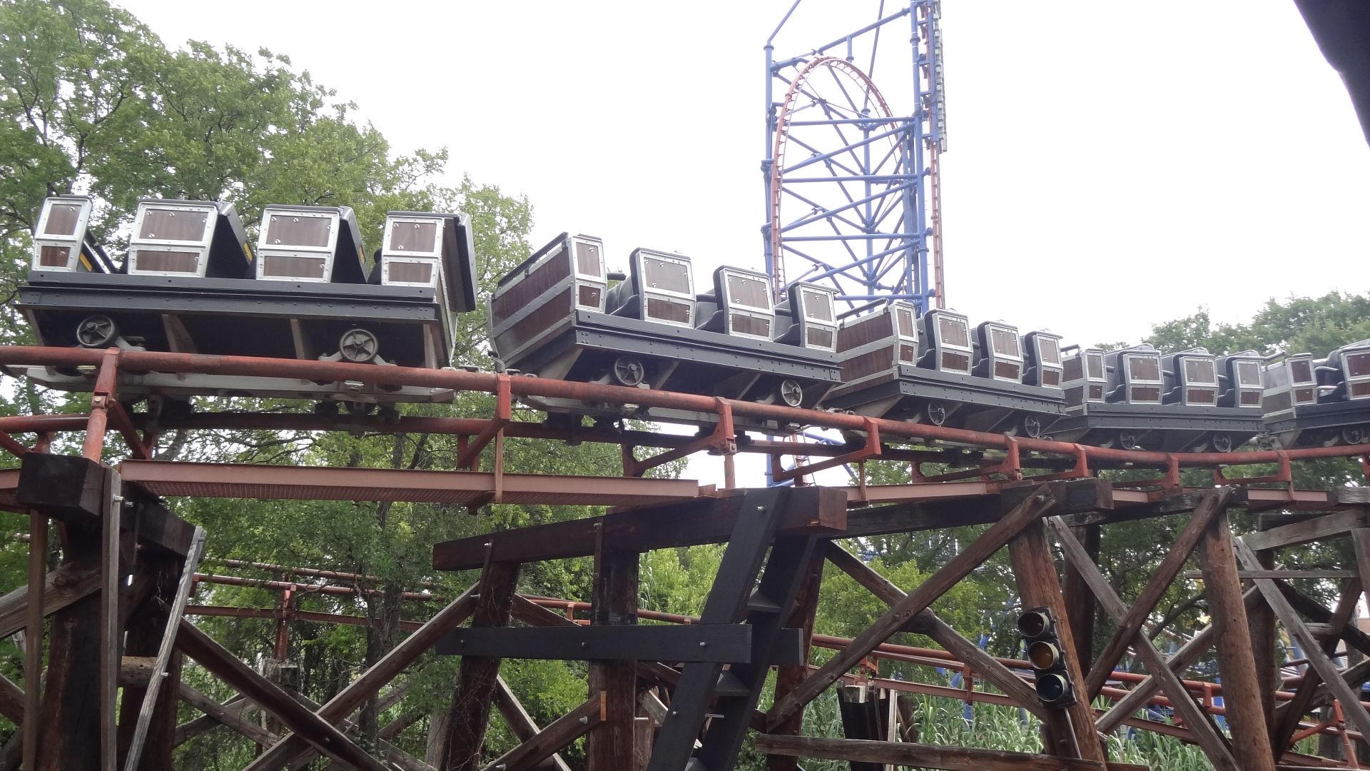 File:Runaway Mine Train (Six Flags Over Texas) 2.jpg