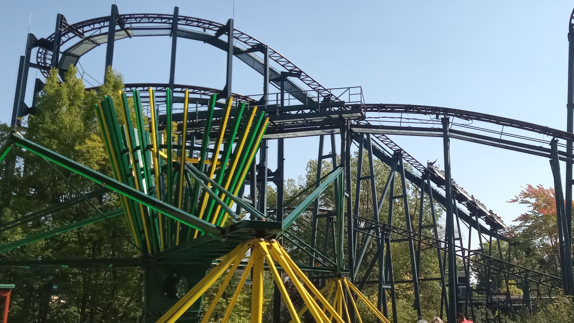 File:Whizzer (Six Flags Great America) 5.jpg