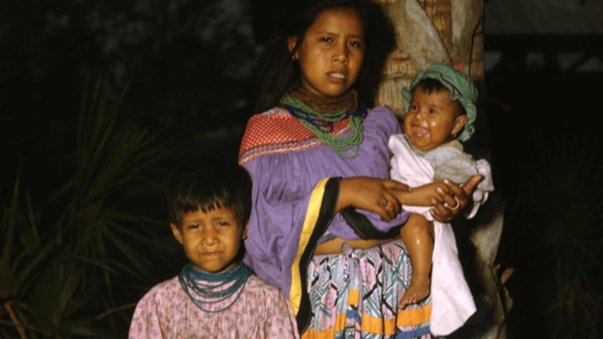 File:Seminole mother and children- Brighton Reservation, Florida (8443707301).jpg