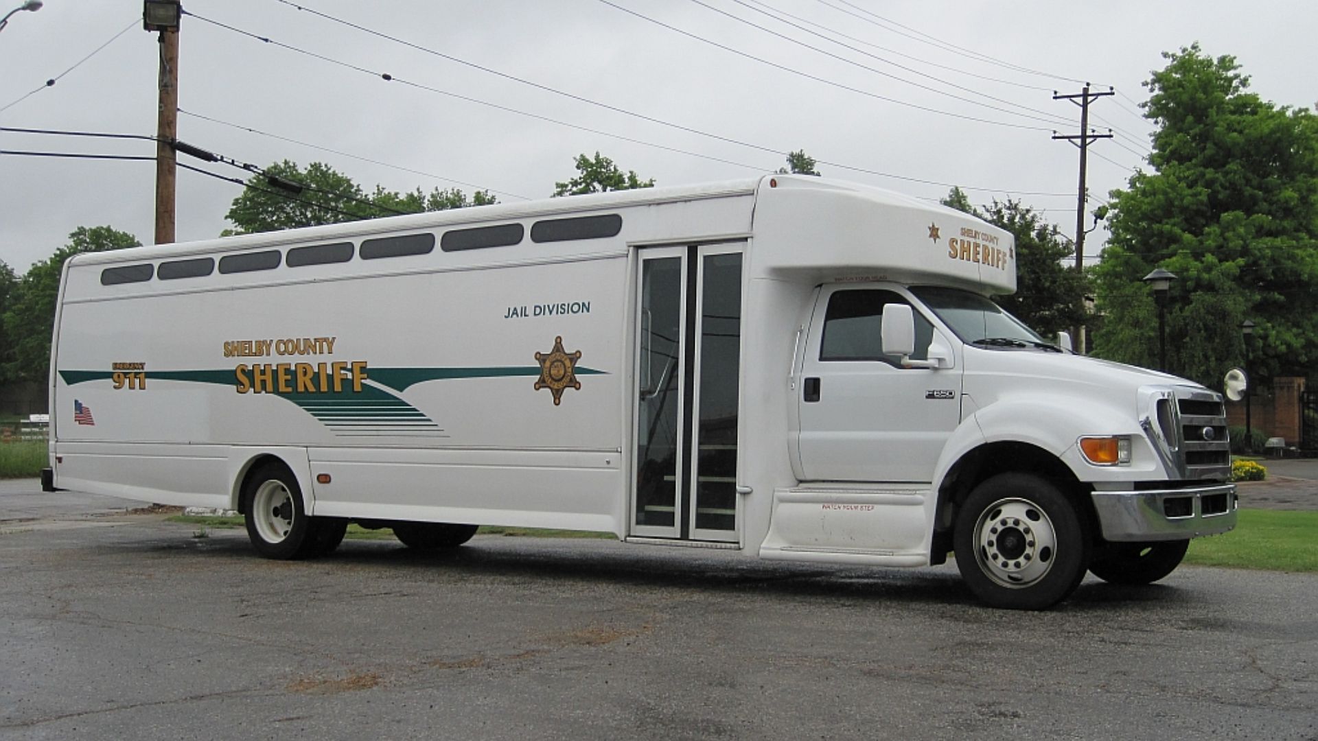 File:Shelby County Sheriff Dept jail transport bus Memphis TN 2013-05-06 002.jpg