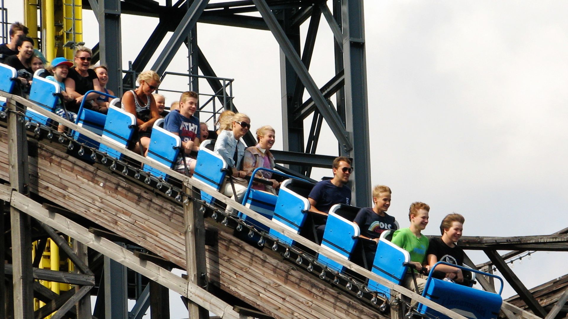 File:Linnanmäki Vuoristorata.jpg