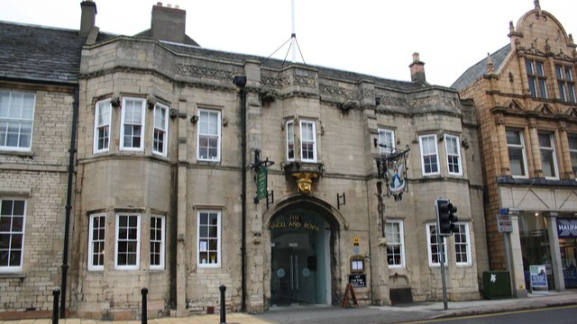 File:Angel and Royal Hotel, Grantham, front elevation.jpeg