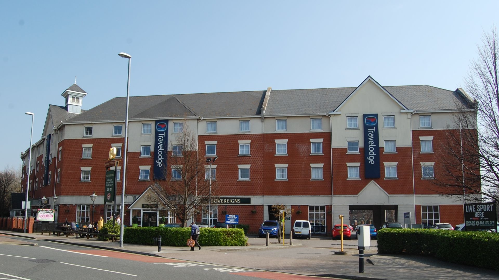 File:Travelodge Hotel, Kingston Crescent, North End, Portsmouth (March 2019).JPG