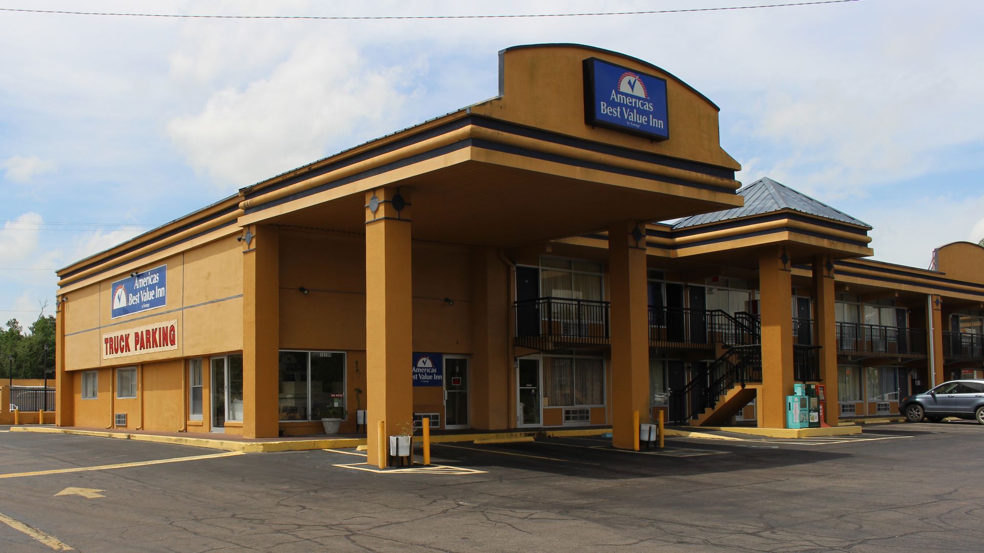 File:America's Best Value Inn, Alachua.jpg