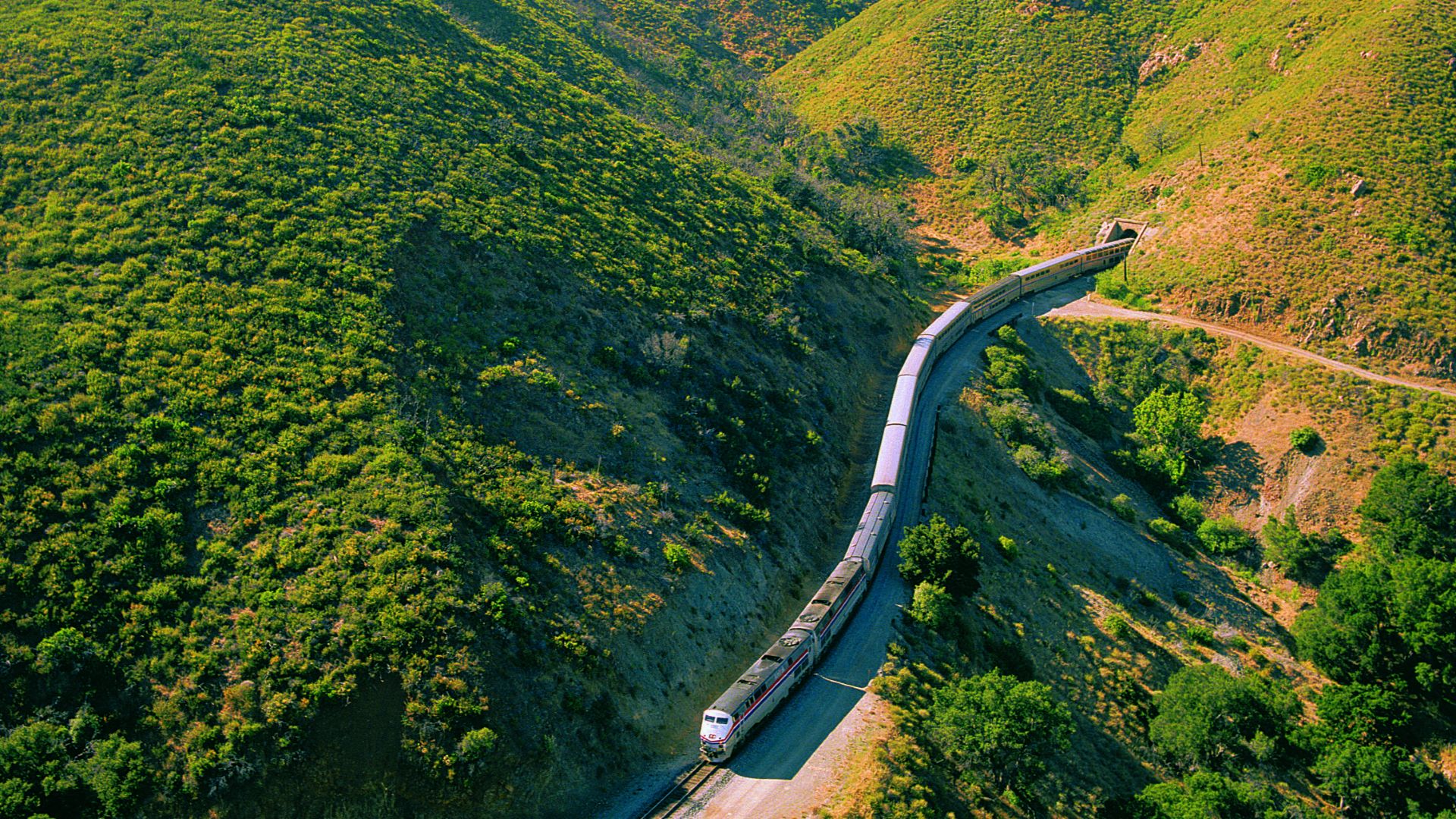 File:Amtrak Coast Starlight in San Luis Obispo County (cd797e61-6e87-4013-abce-fef515d07684).jpg