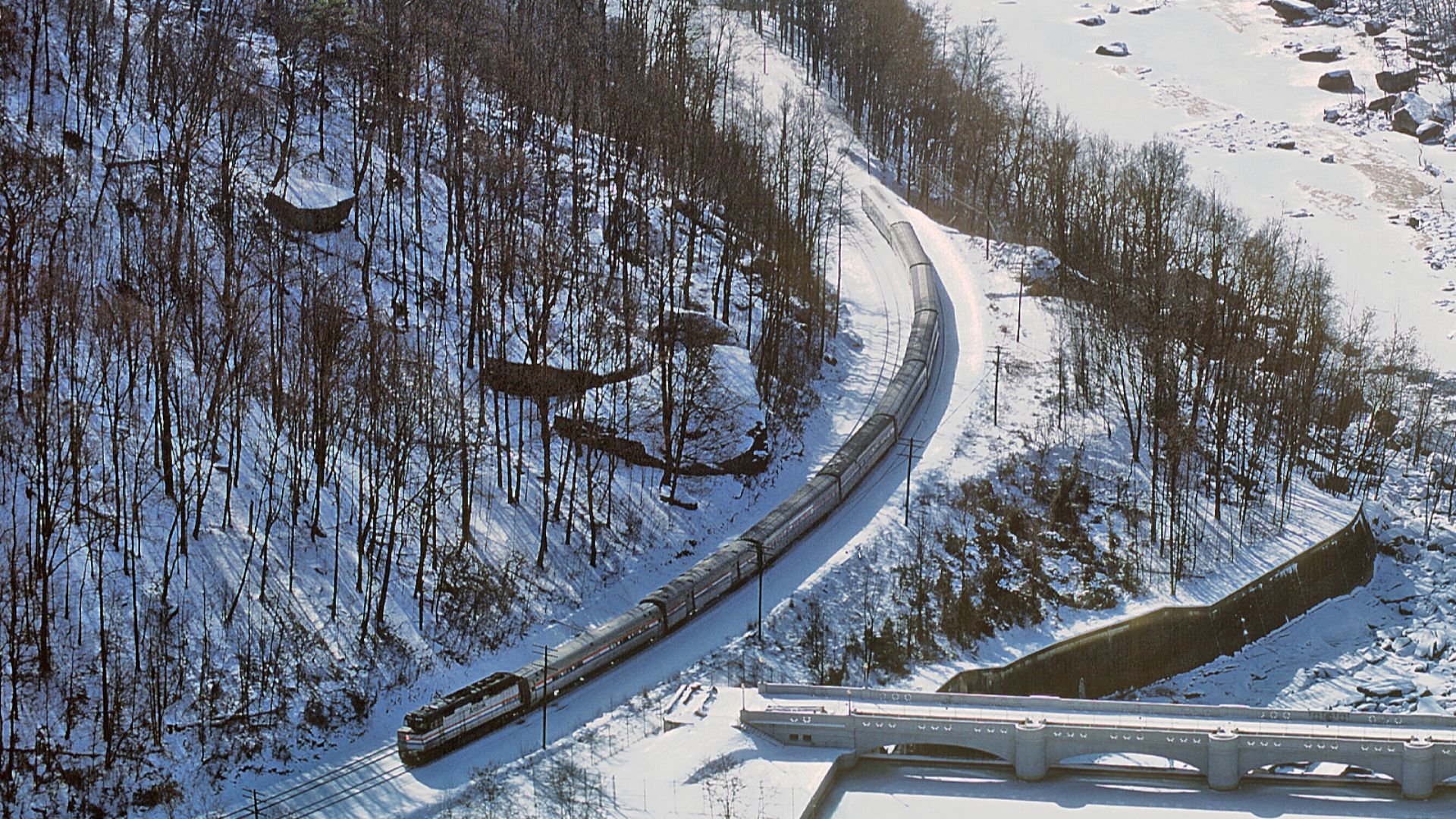 File:Amtrak in West Virginia -- 2 Photos (29617969545).jpg