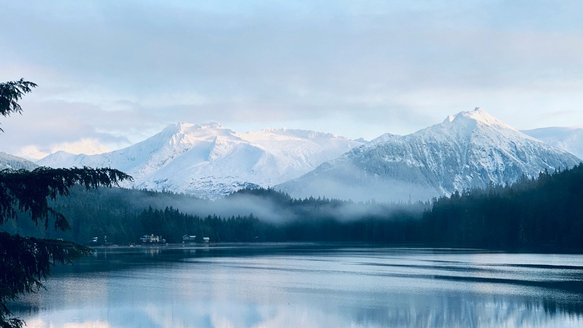 mountain ranges near lake