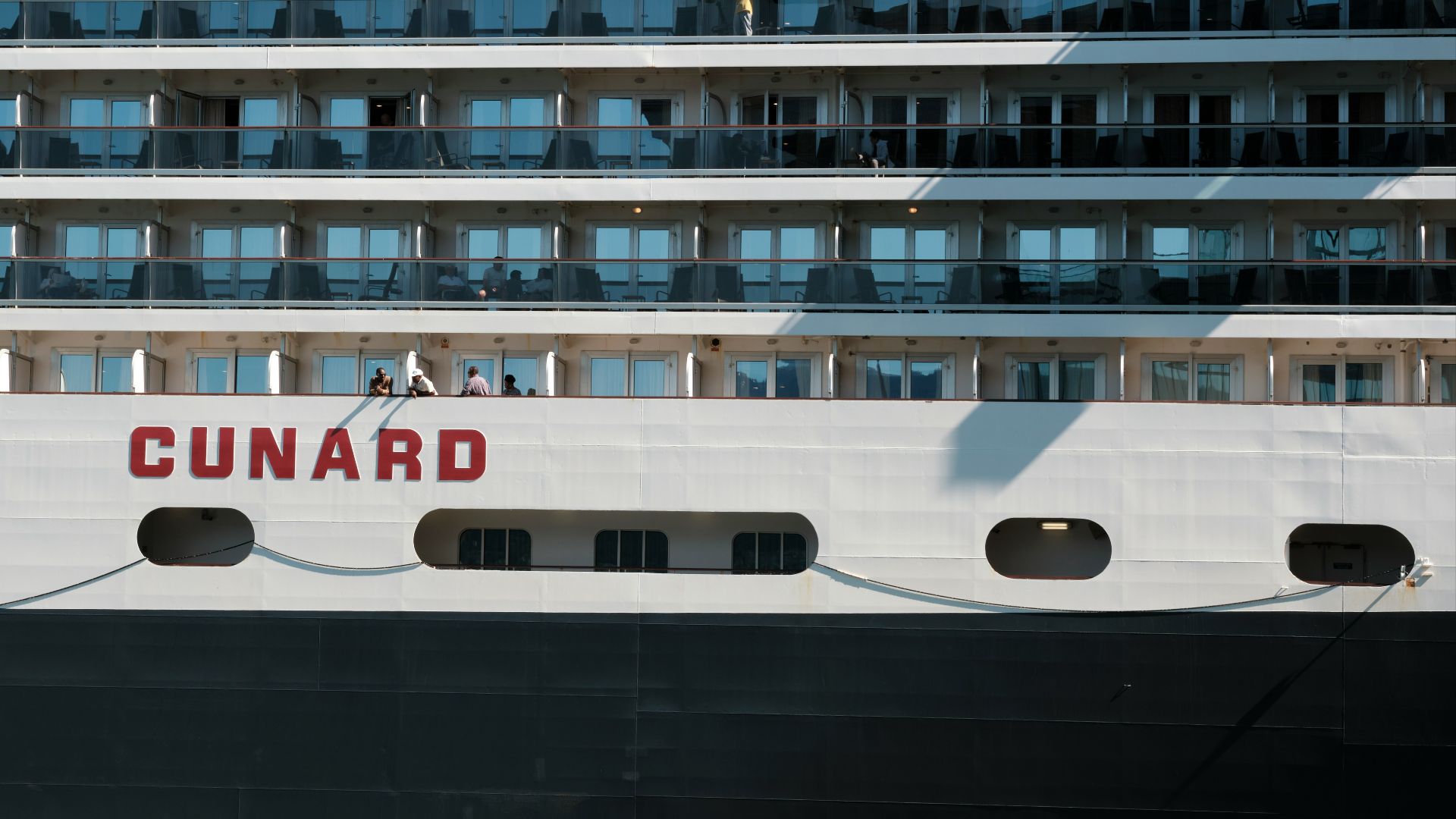 a cruise ship with the word cunard written on it