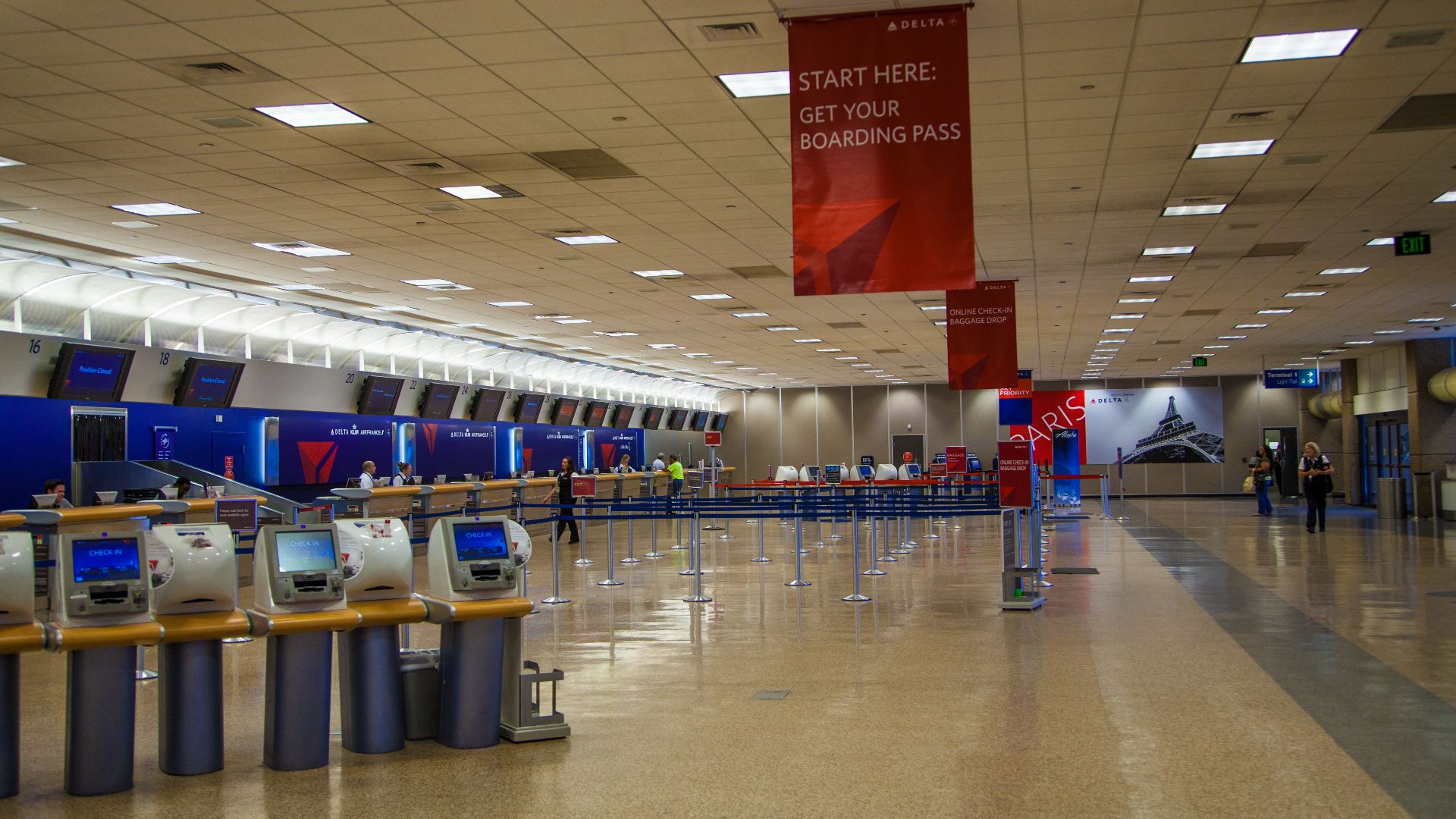 File:Slc airport terminal 2.jpg