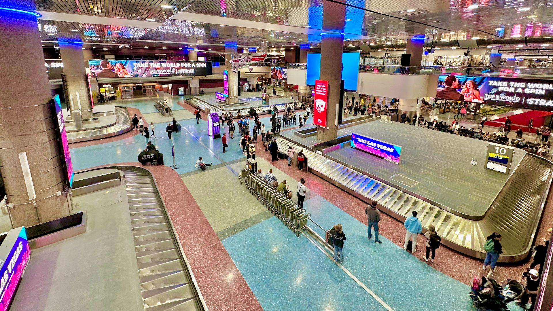 File:Baggage claim carousels at Harry Reid International Airport in Las Vegas, Nevada.jpg