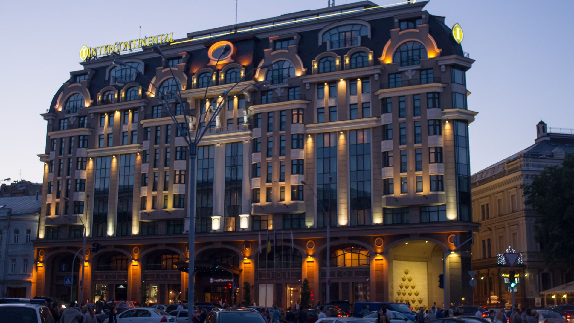 File:Intercontinental Hotel (24925987280).jpg