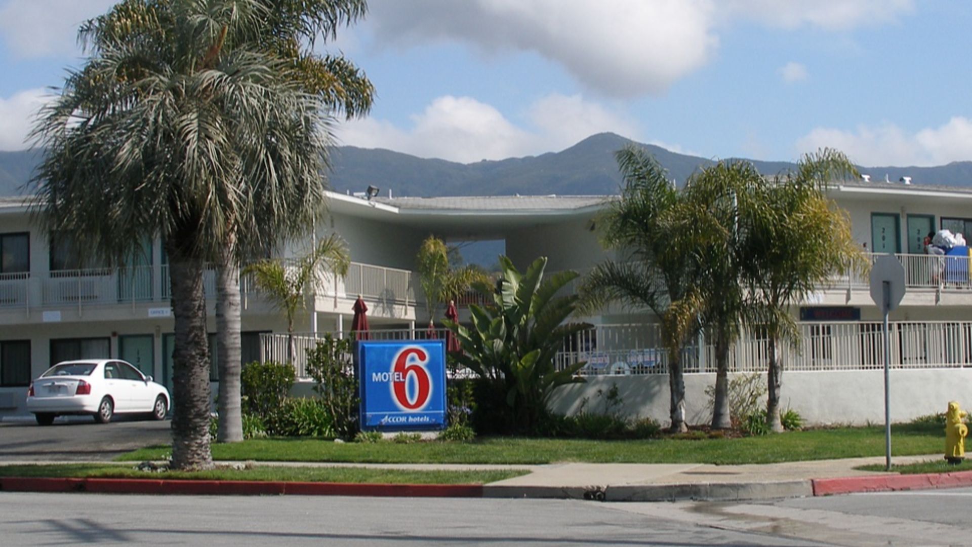 File:Thefirstmotel6.jpg