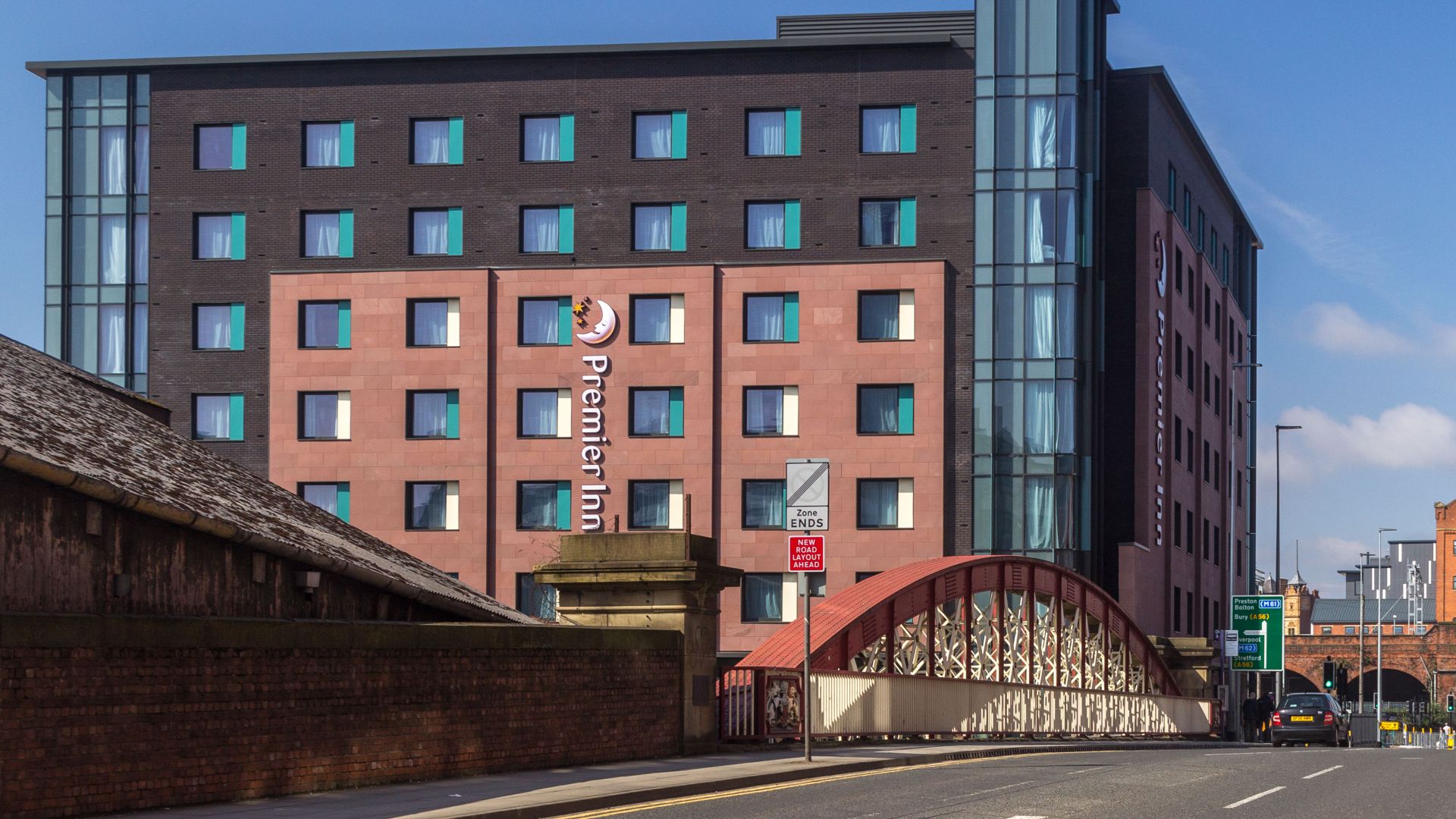 File:Premier Inn - geograph.org.uk - 4414613.jpg