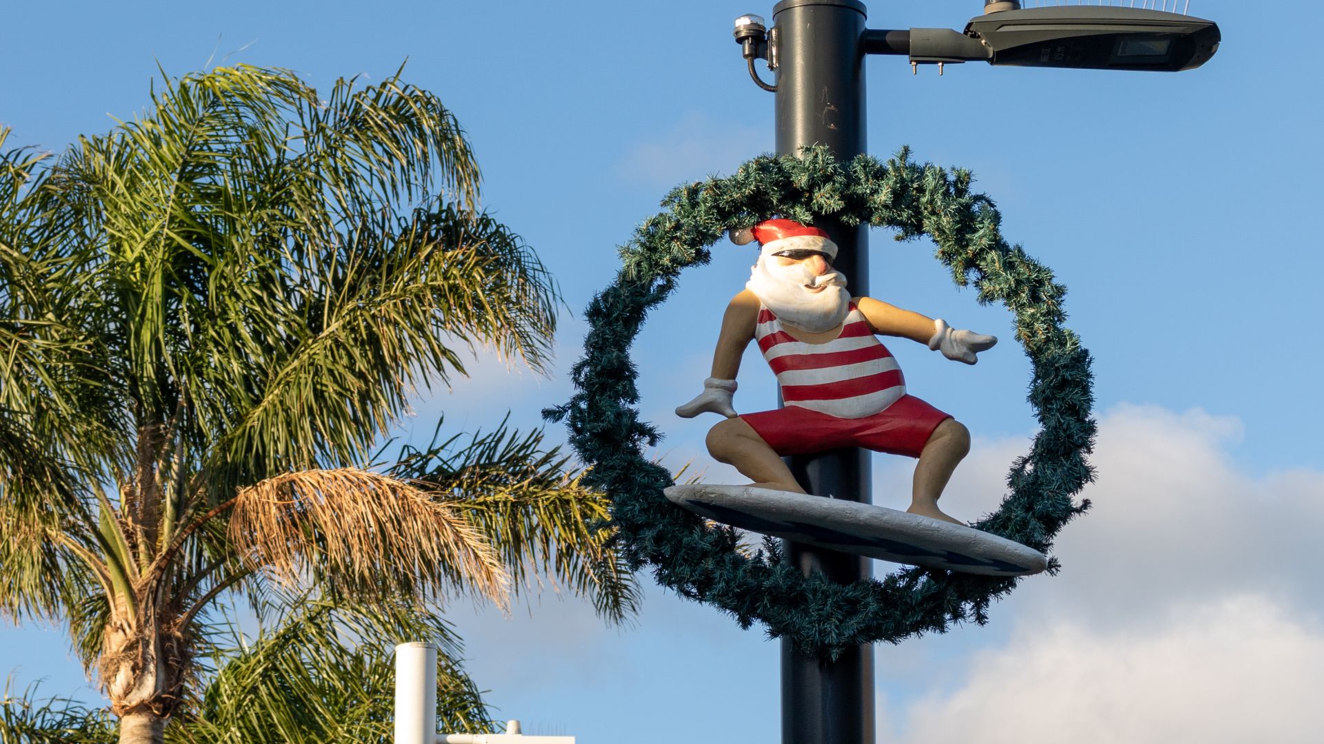File:Surfing Santa, Hurstmere Road.jpg
