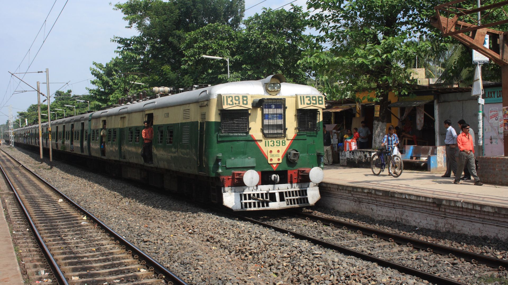 File:KolkataLocalTrain.JPG