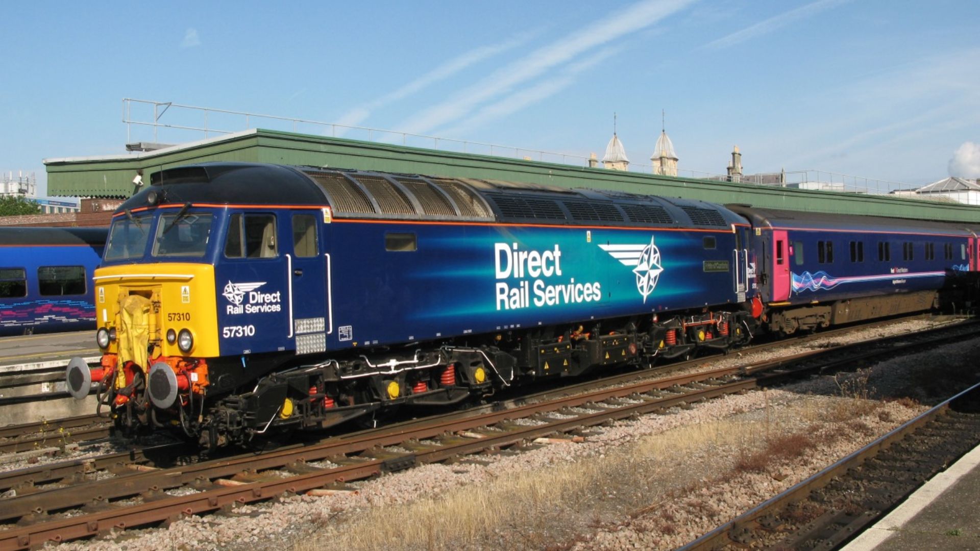 File:Bristol Temple Meads - DRS 57310 with Night Riviera stock.JPG