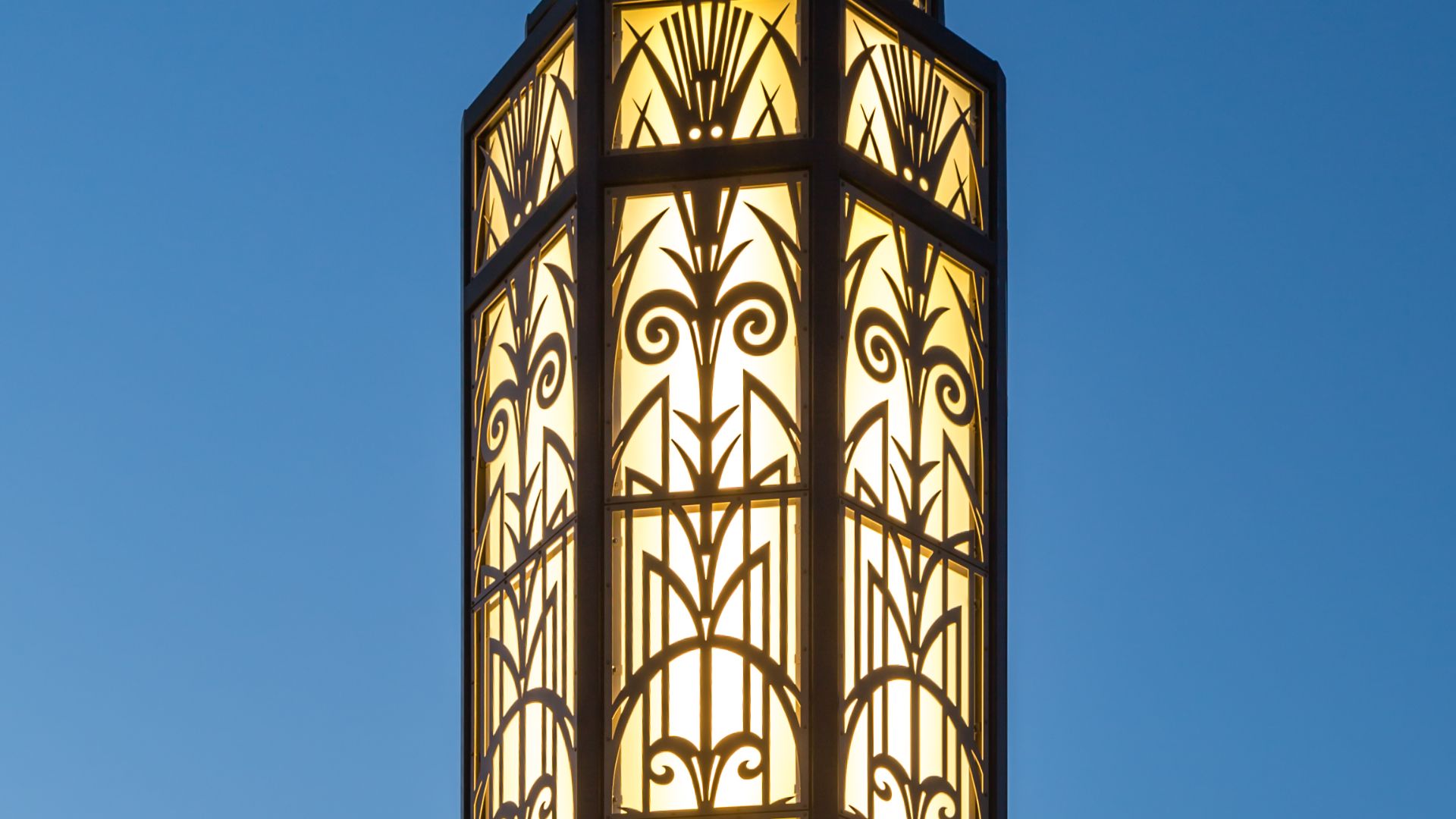 File:Tower in Uptown, Saanich, British Columbia, Canada 05.jpg