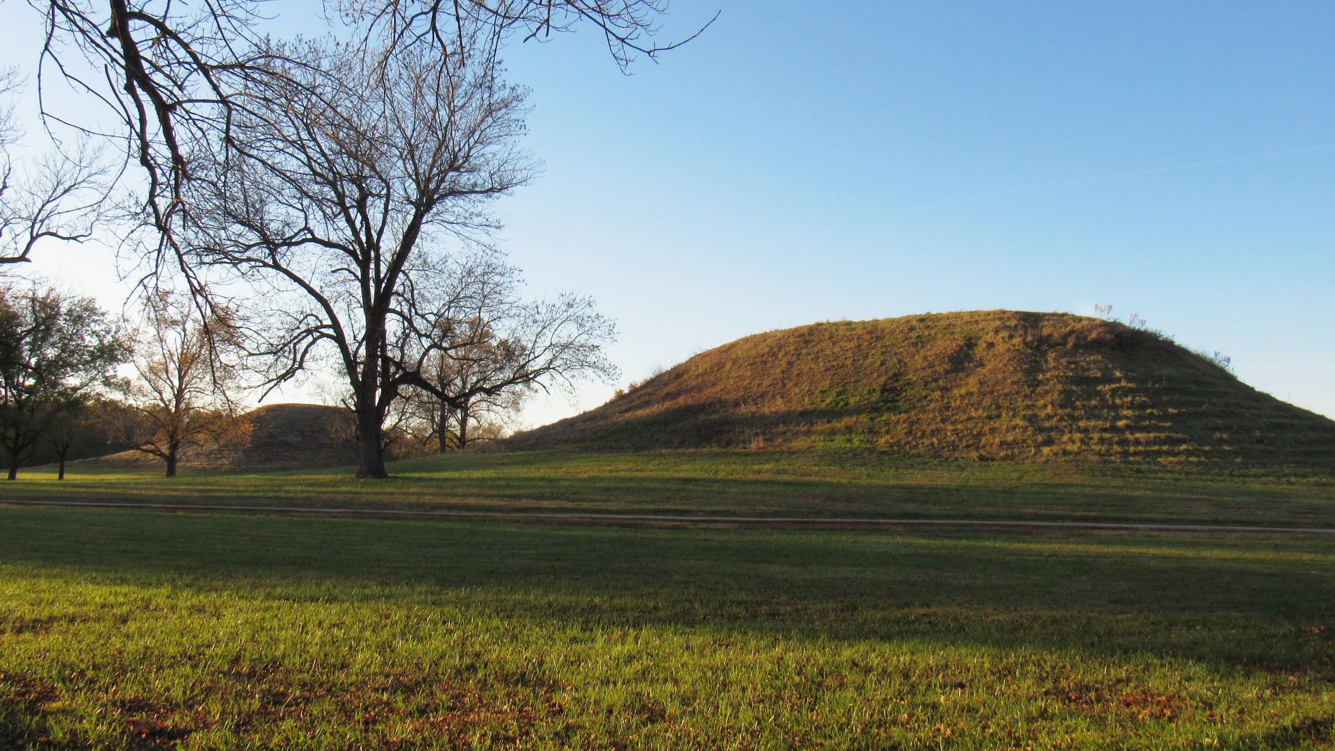 File:The Twin Mounds (mounds 59 and 60) at Cahokia Mounds.png