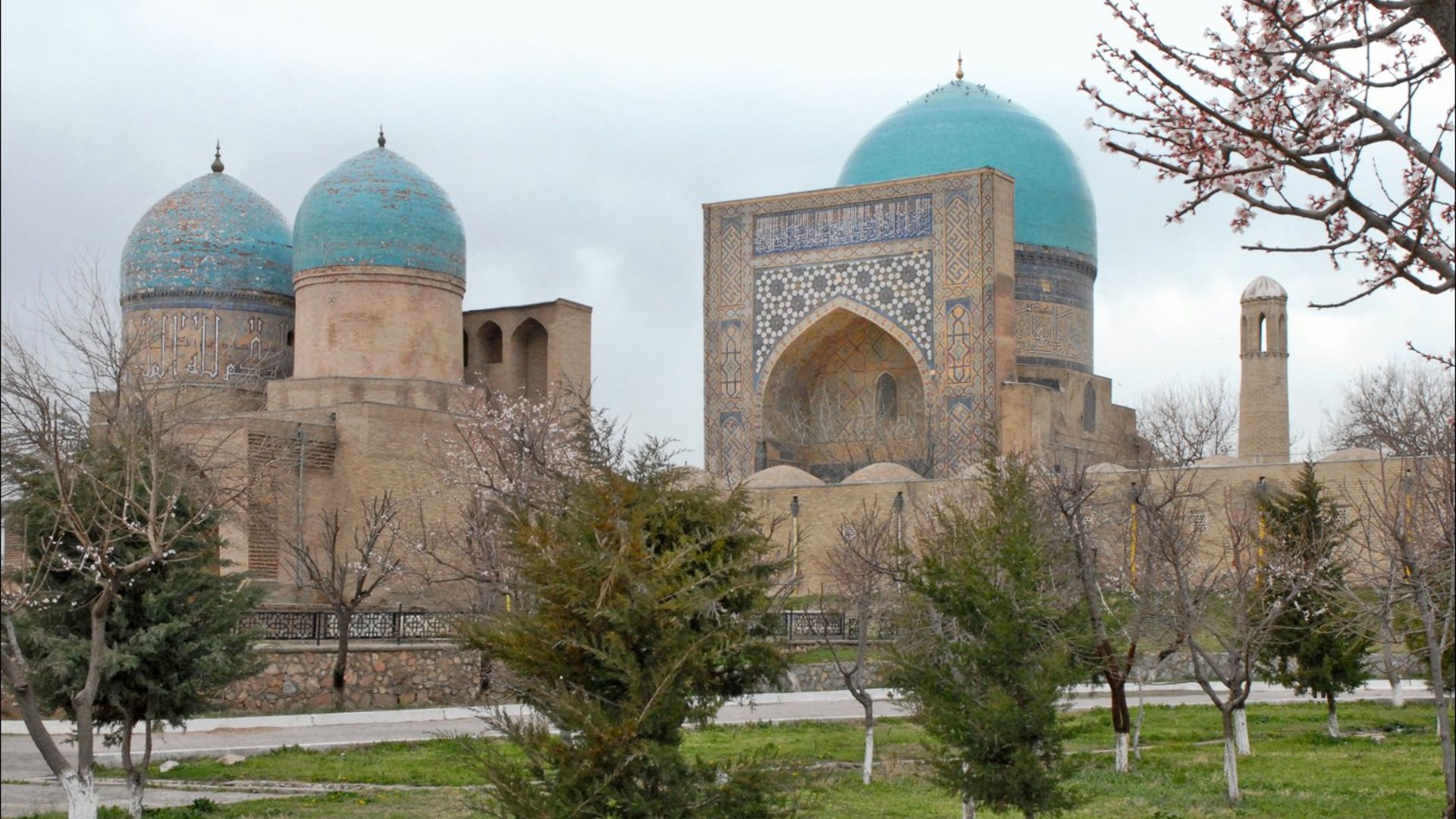 File:Ensemble Dorout Tilovat (Shahrisabz) (6018370667).jpg