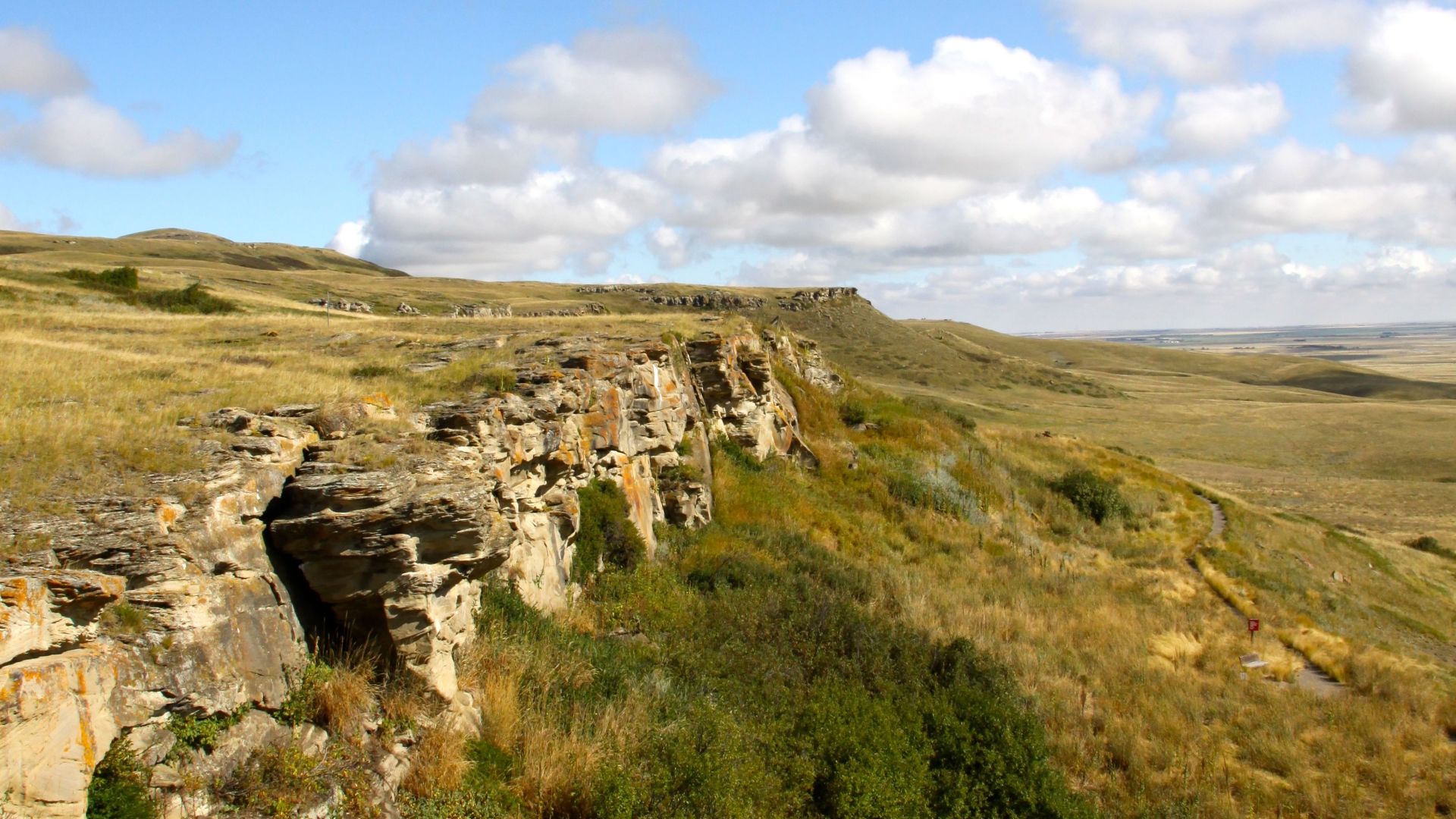 File:Head-Smashed-In Buffalo Jump821.jpg