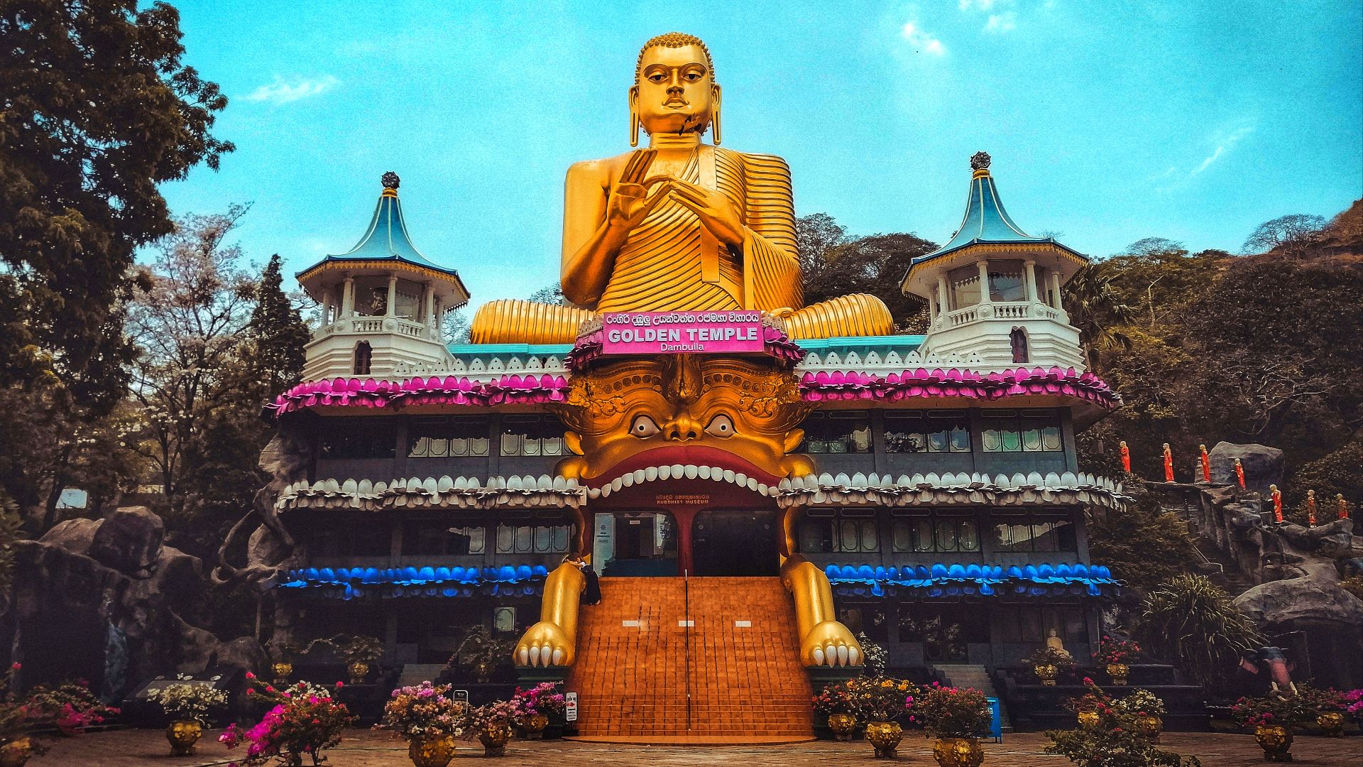 File:Rangiri Dambulla Temple.jpg
