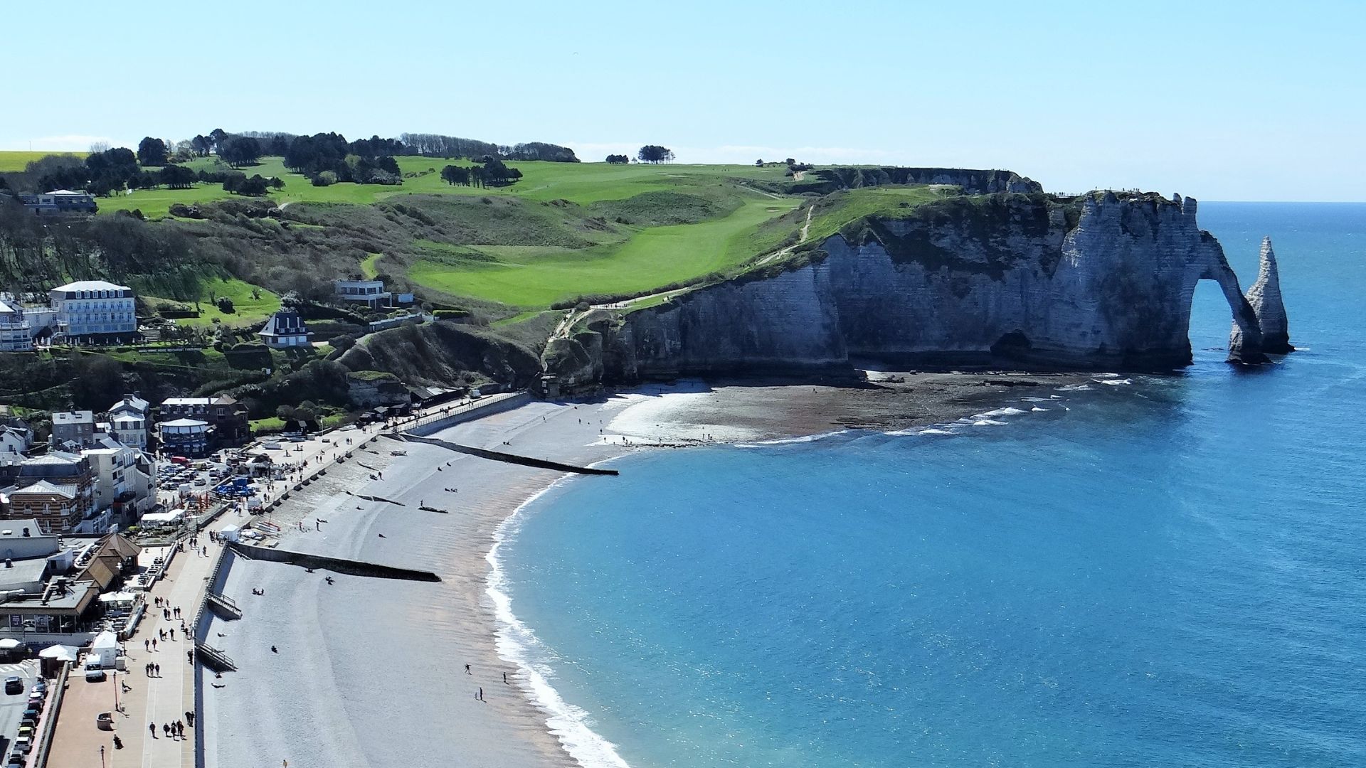 File:Etretat, avril 2016 (1).jpg