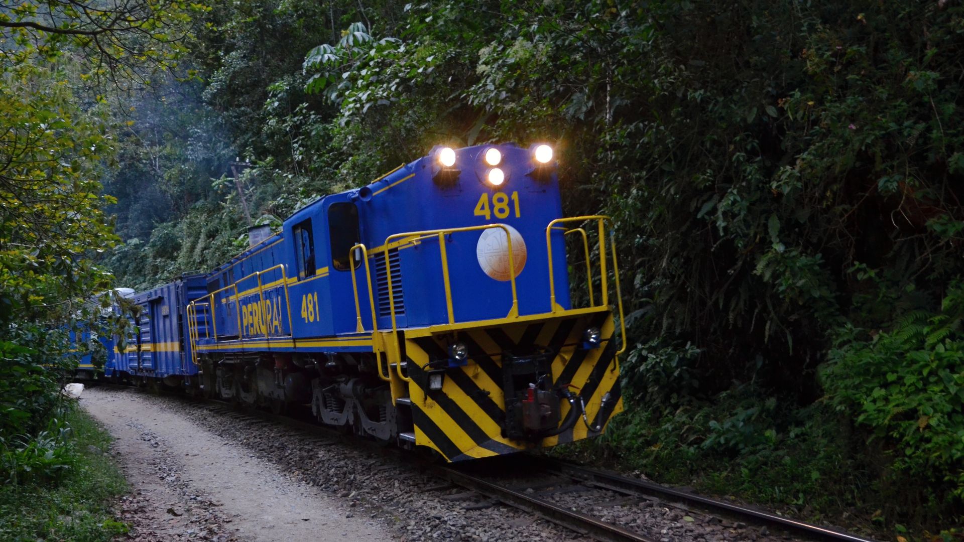 File:Vlak Peru Rail směrem do Aguas Calientes - panoramio.jpg