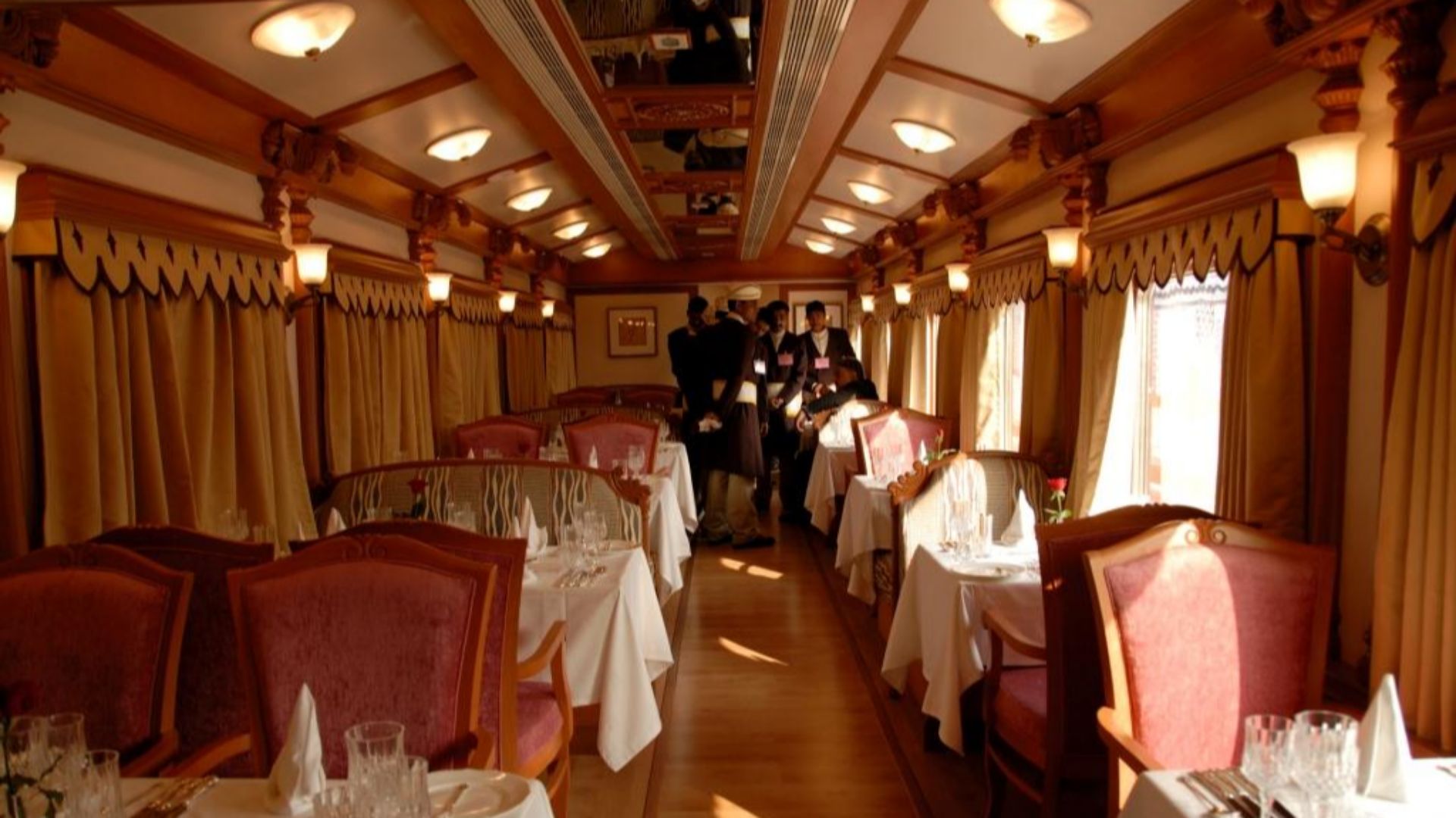 File:Golden Chariot Dining.jpg