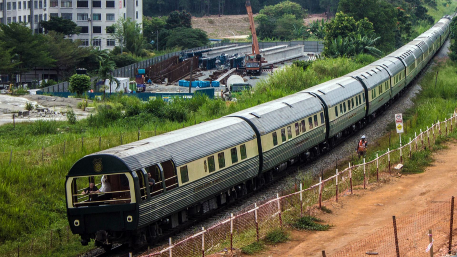 File:Eastern and oriental express 20190401 jb.jpg