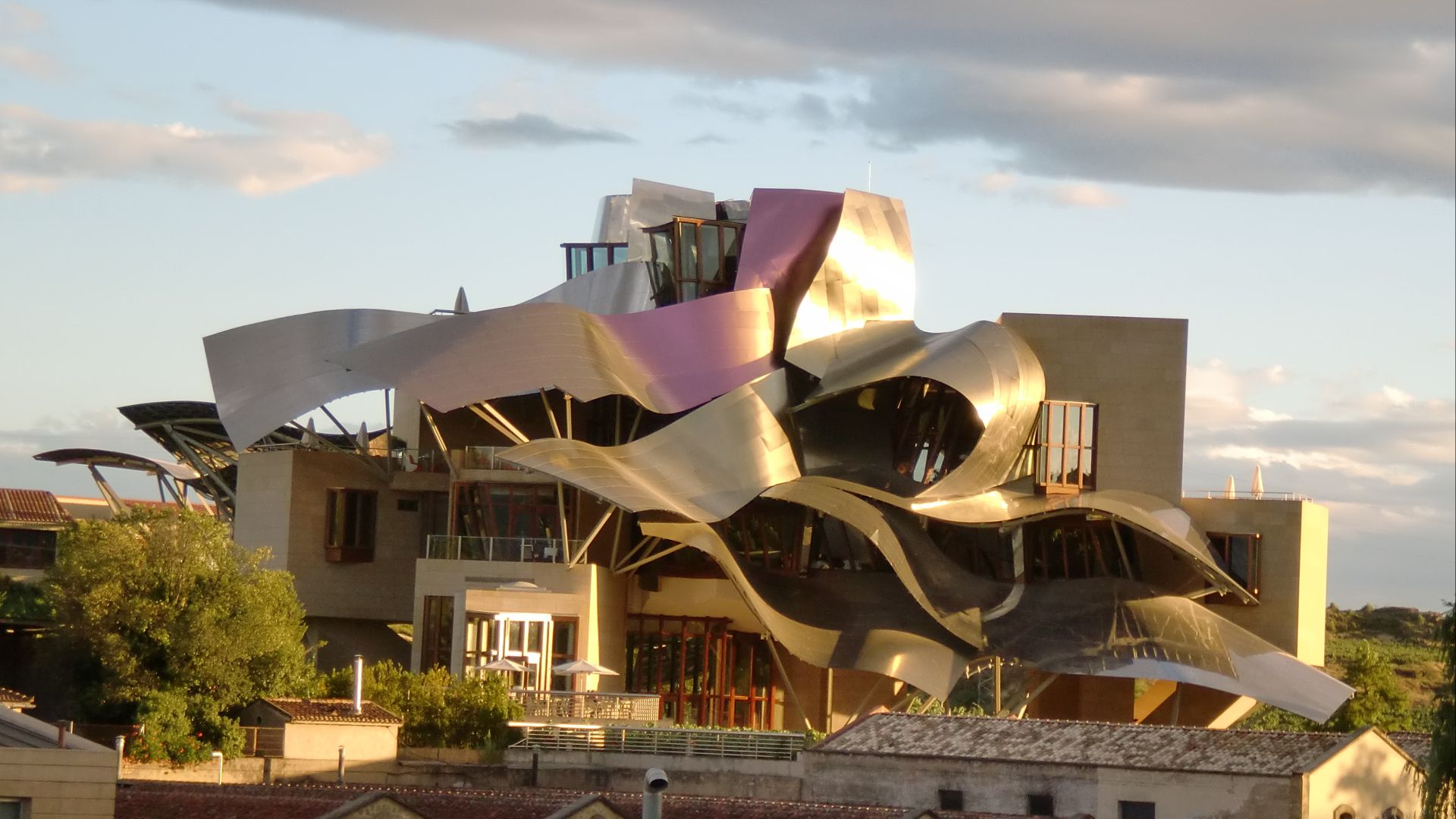File:Bodega Marqués de Riscal en Elciego (Álava) - panoramio.jpg