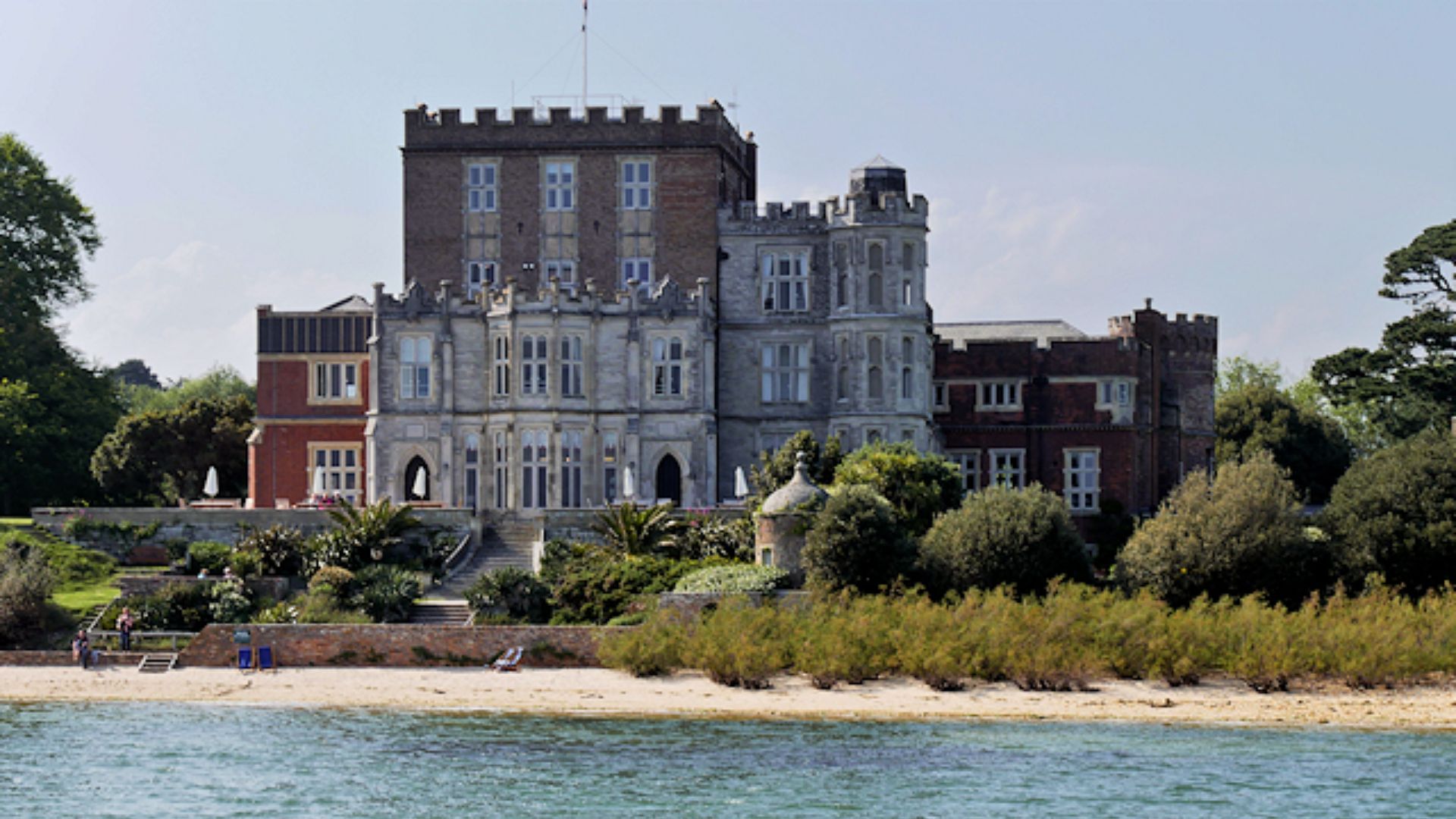 File:Castle on Brownsea - geograph.org.uk - 4974594.jpg