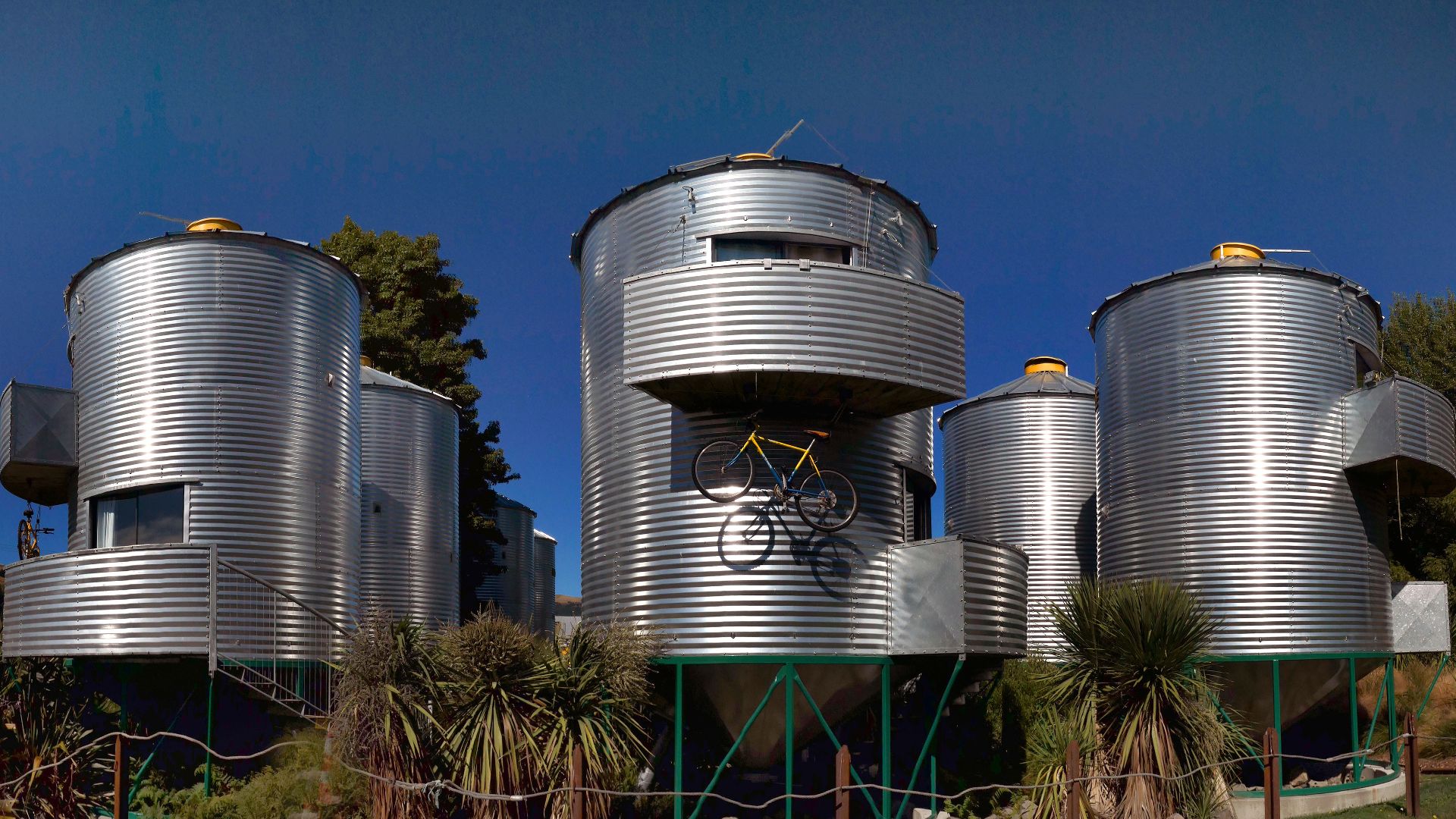 File:Grain silo accommodation.jpg