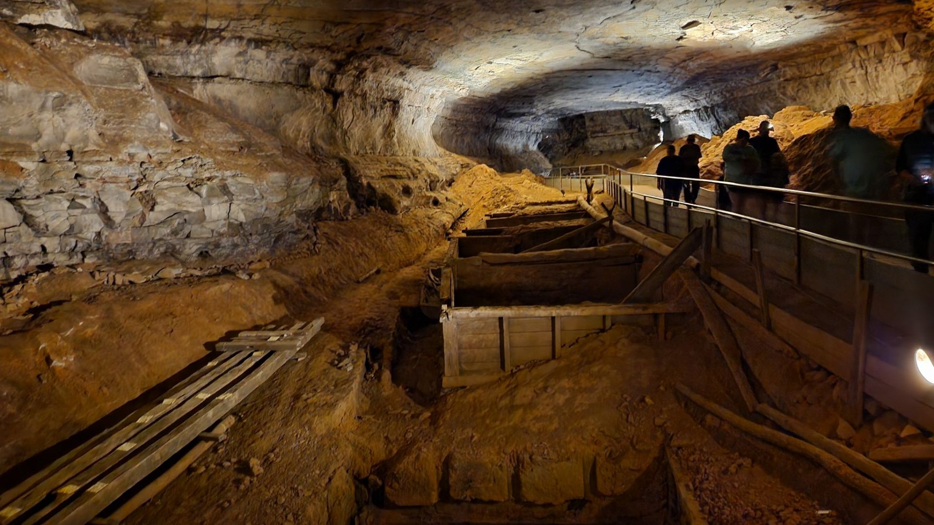 File:Mammoth Cave Saltpeter Mine.jpg