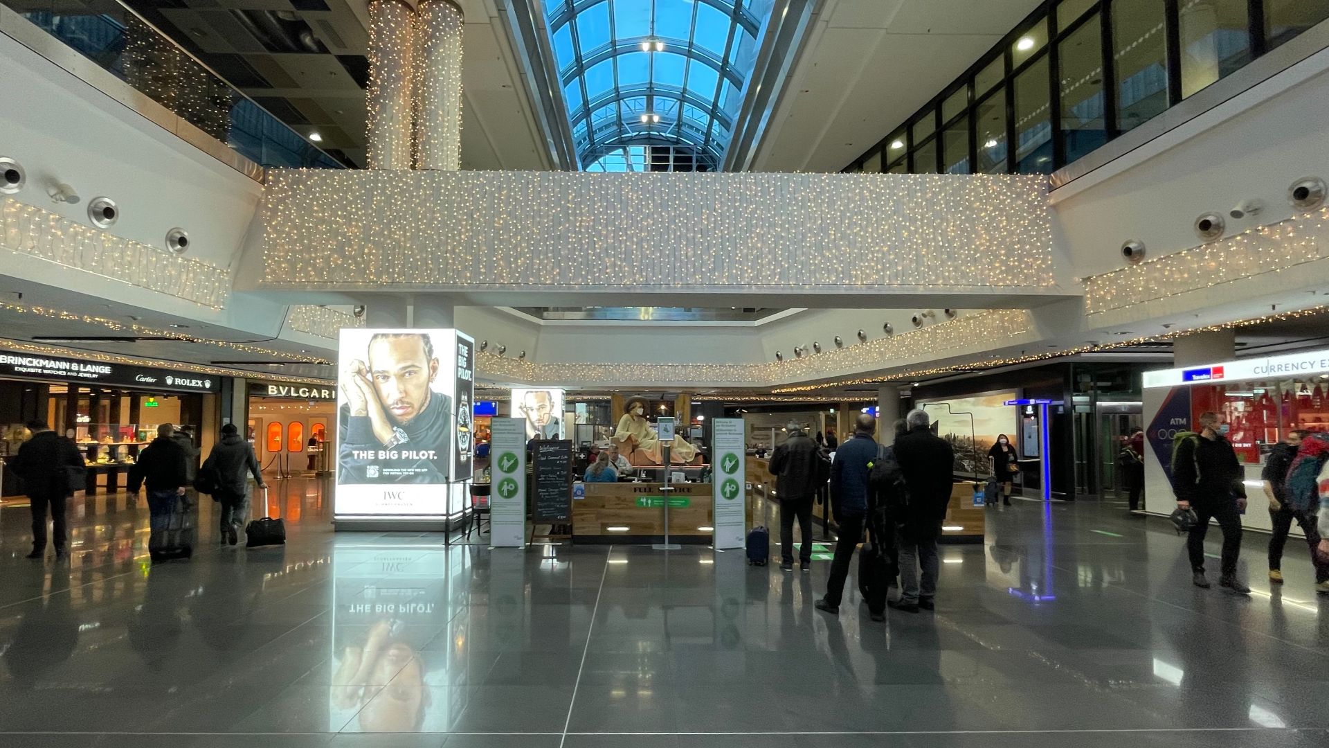 File:202201 Non-Schengen Area of Frankfurt Airport Terminal 1 Concourse B.jpg